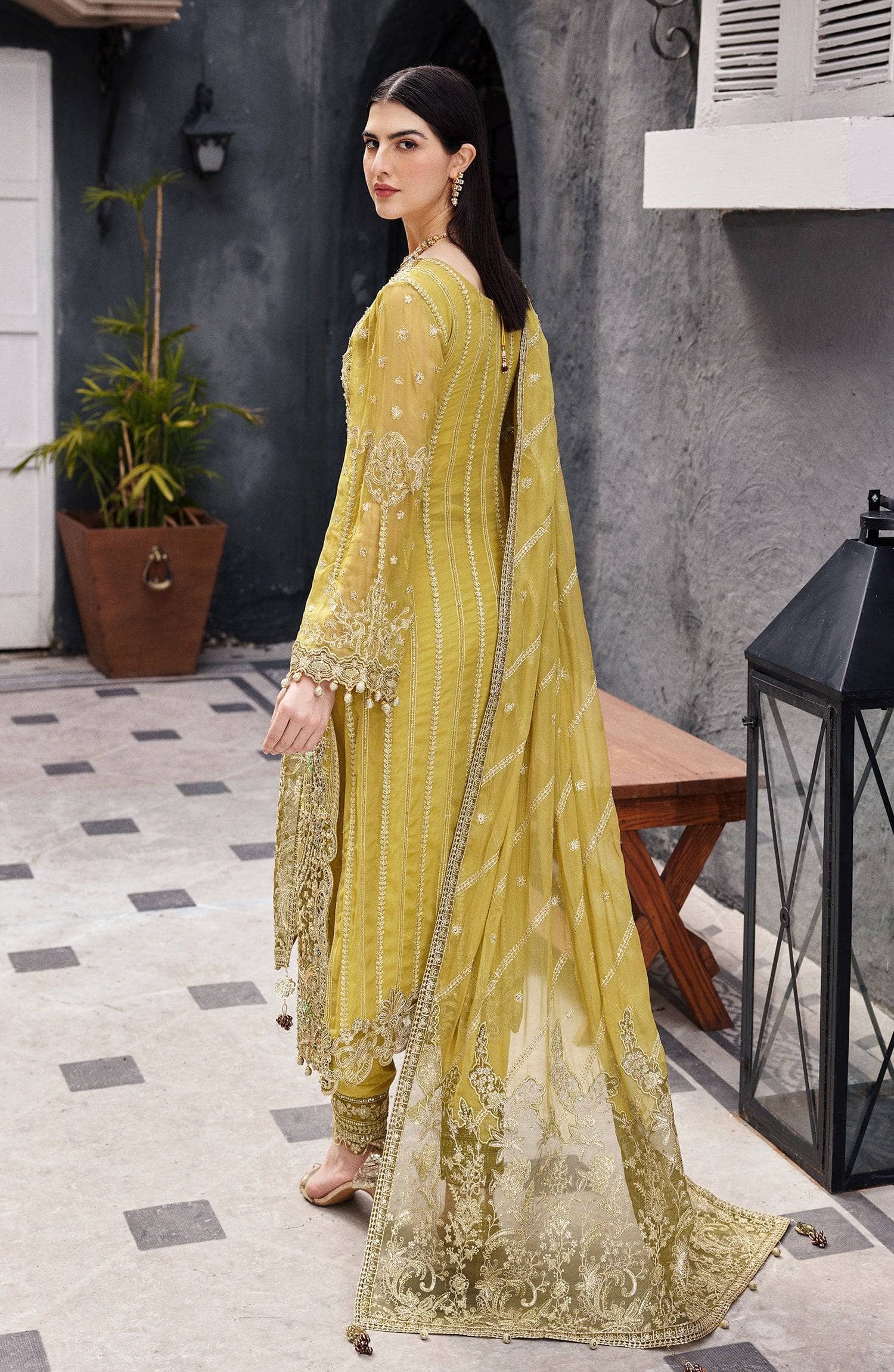 img_emaan_adeel_nawabzadi_wedding_awwal_boutique