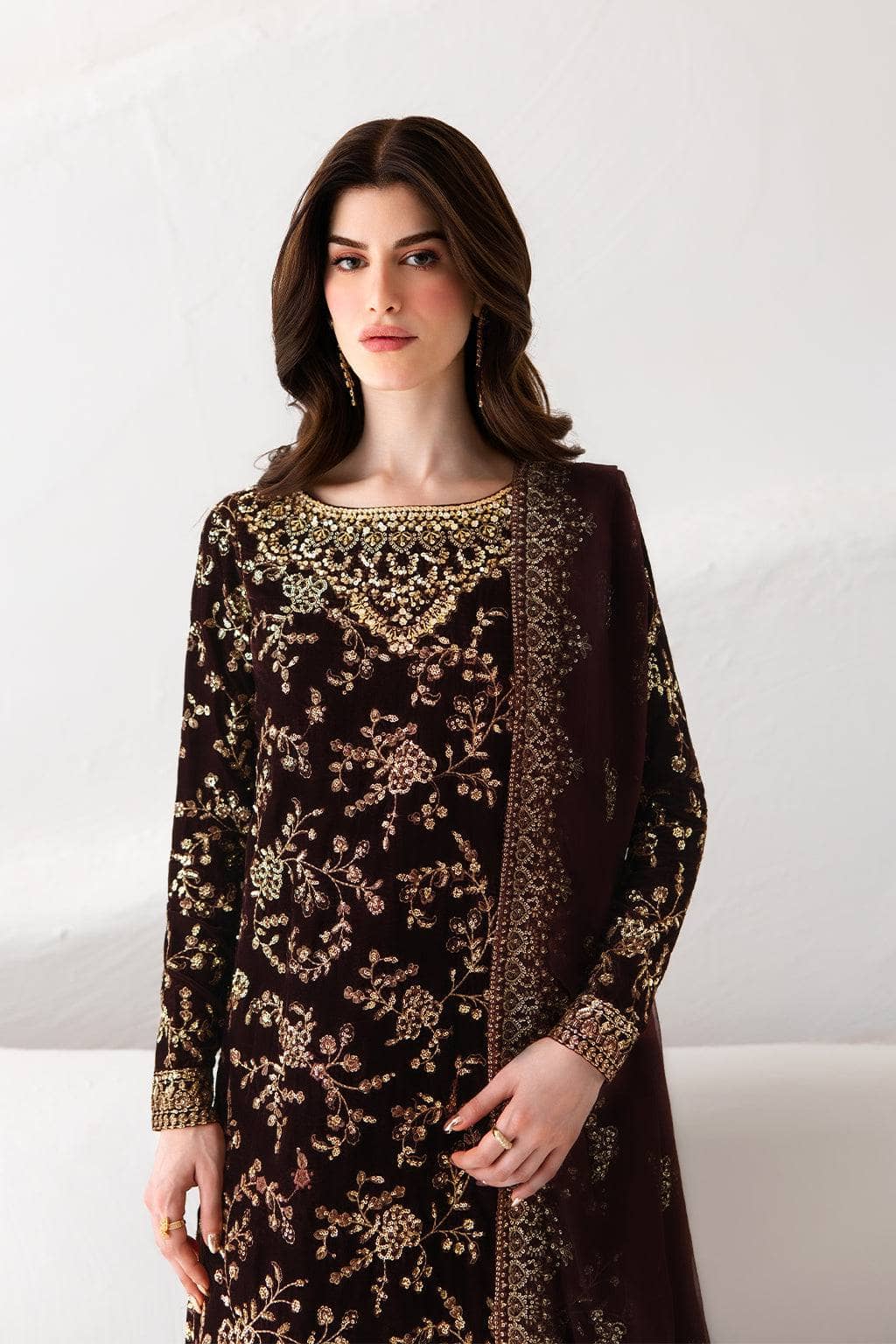 Emaan Adeel Velvet 26/Adeline