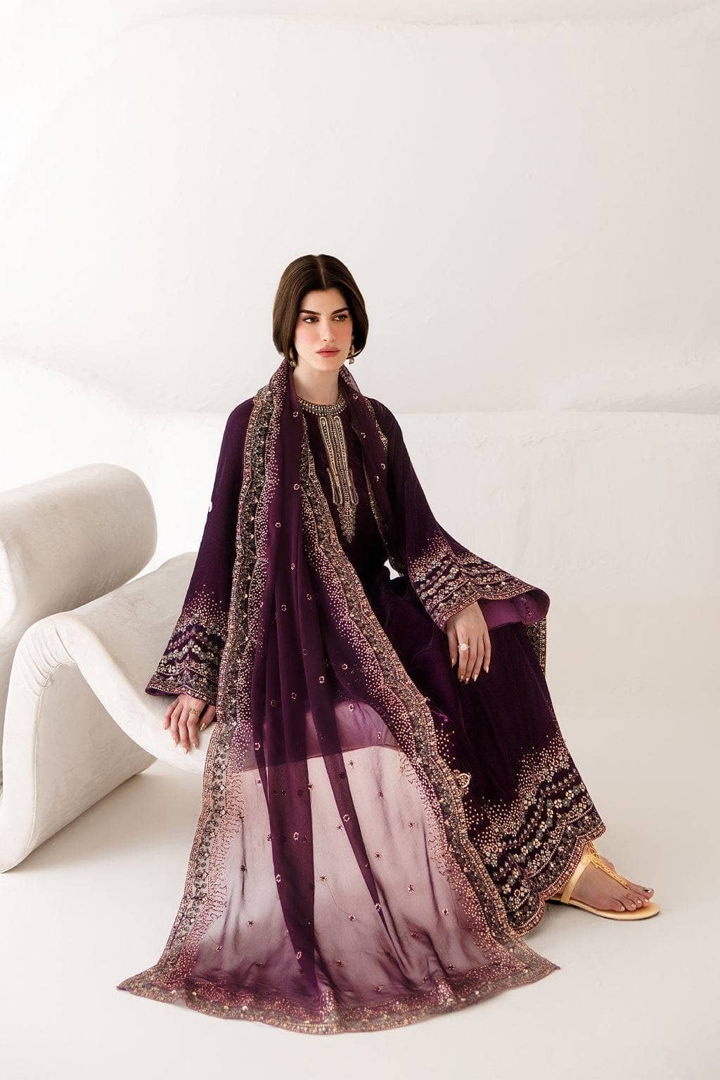img_emaan_adeel_velvet_collection_awwal_boutique