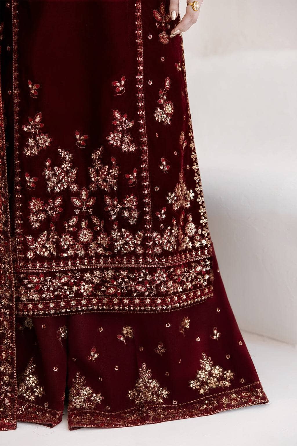 img_emaan_adeel_velvet_collection_awwal_boutique