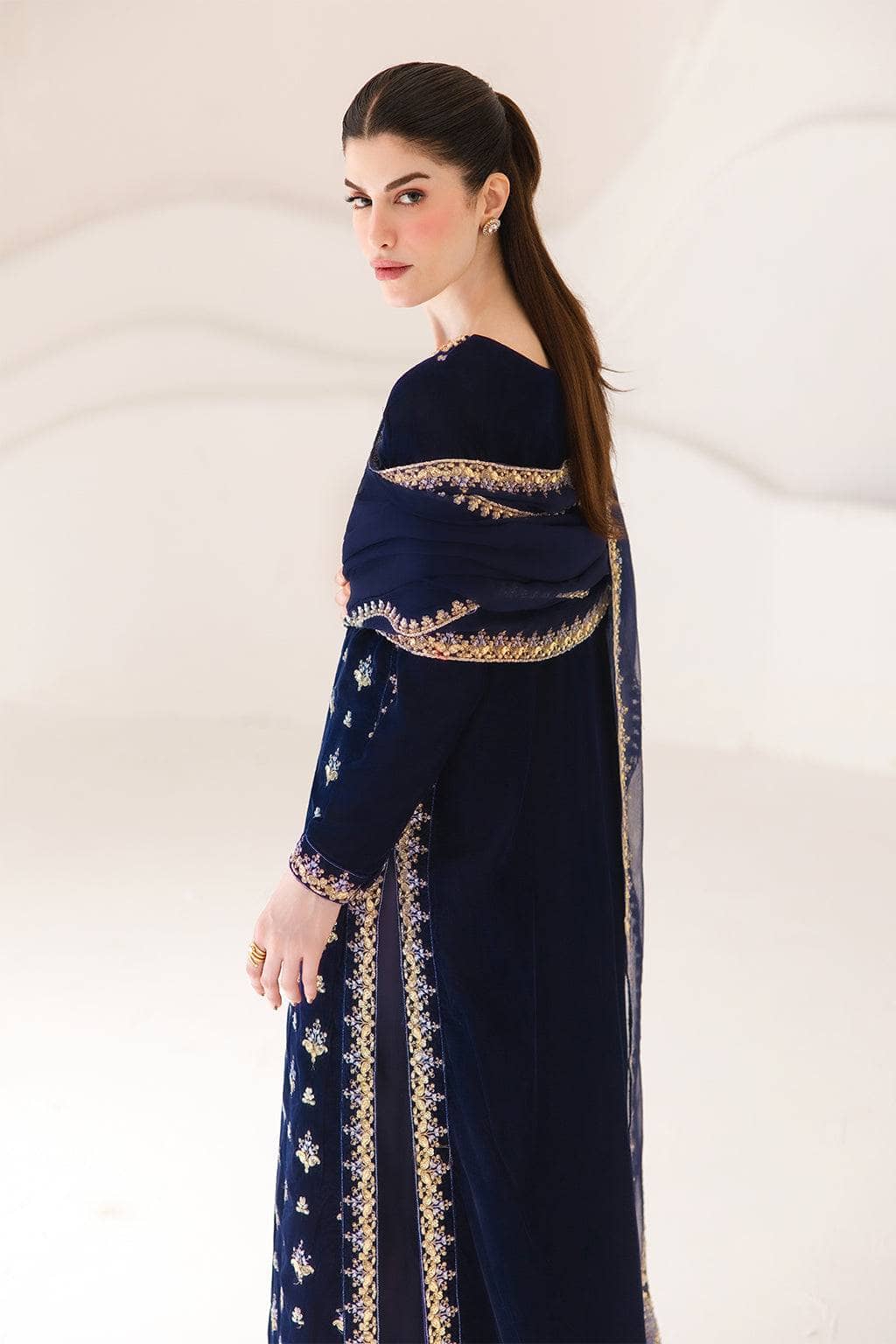 Emaan Adeel Velvet 26/Esmeray