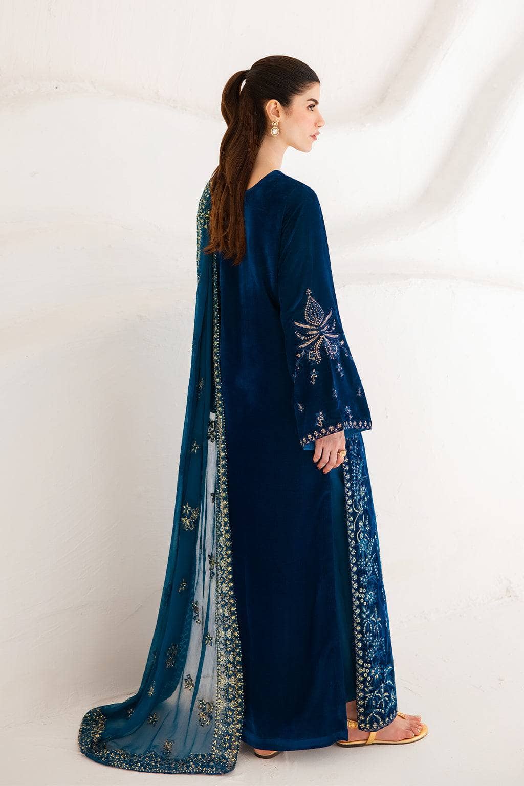 Emaan Adeel Velvet 26/Evanthe.