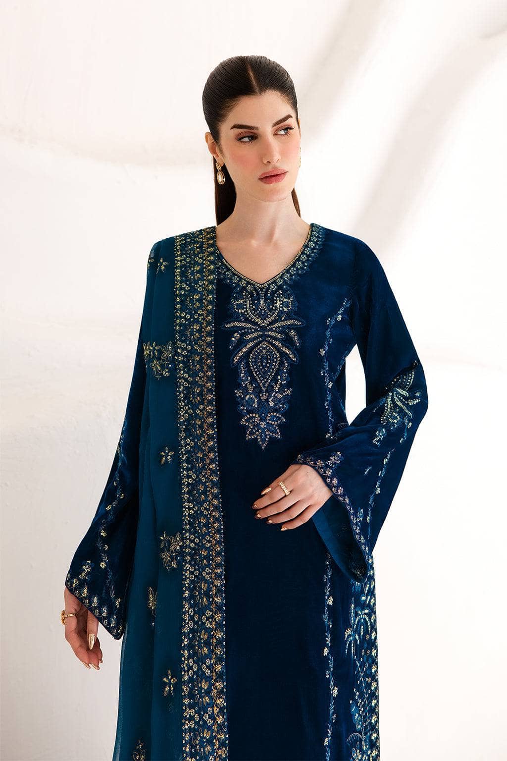 Emaan Adeel Velvet 26/Evanthe.