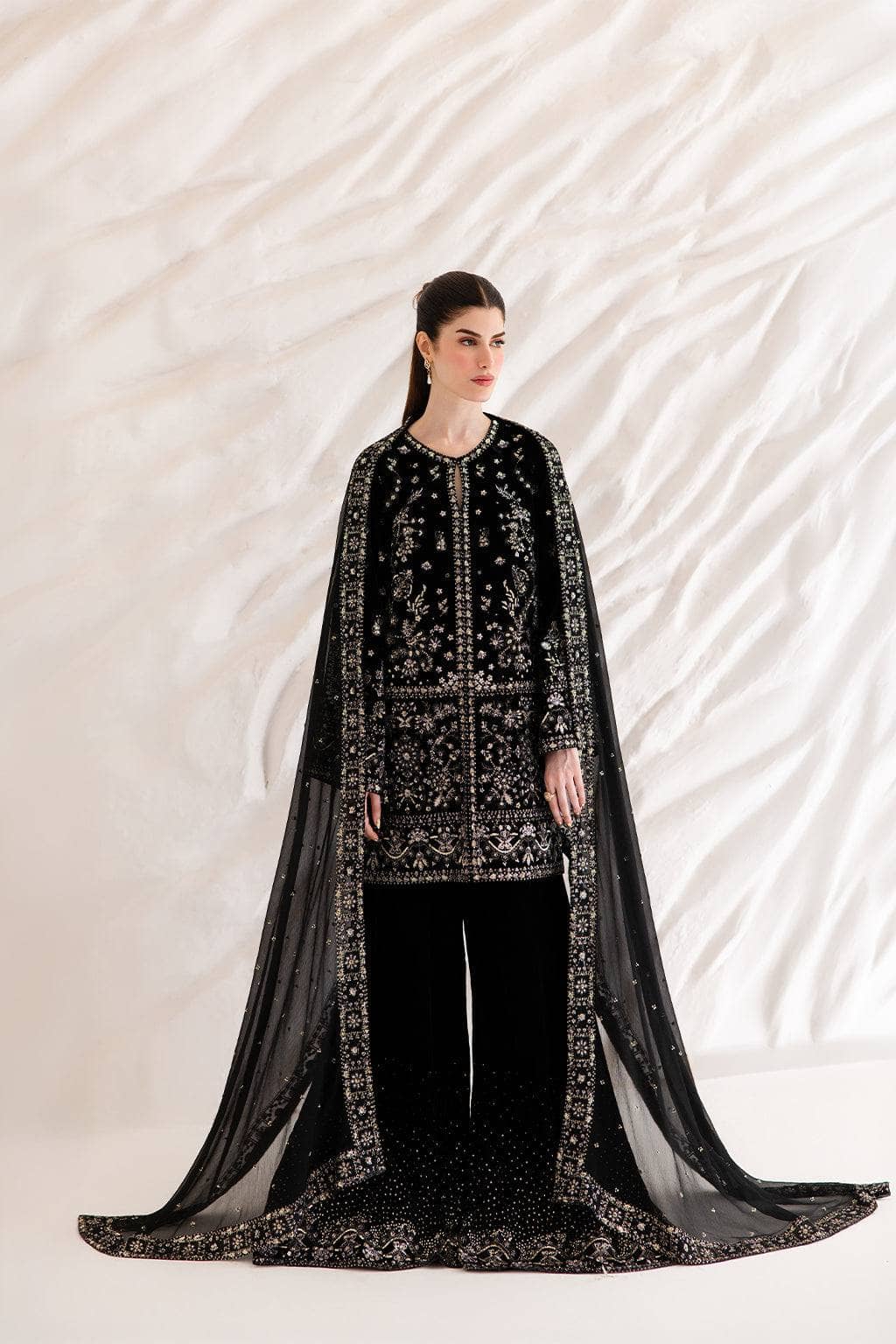 img_emaan_adeel_velvet_collection_awwal_boutique