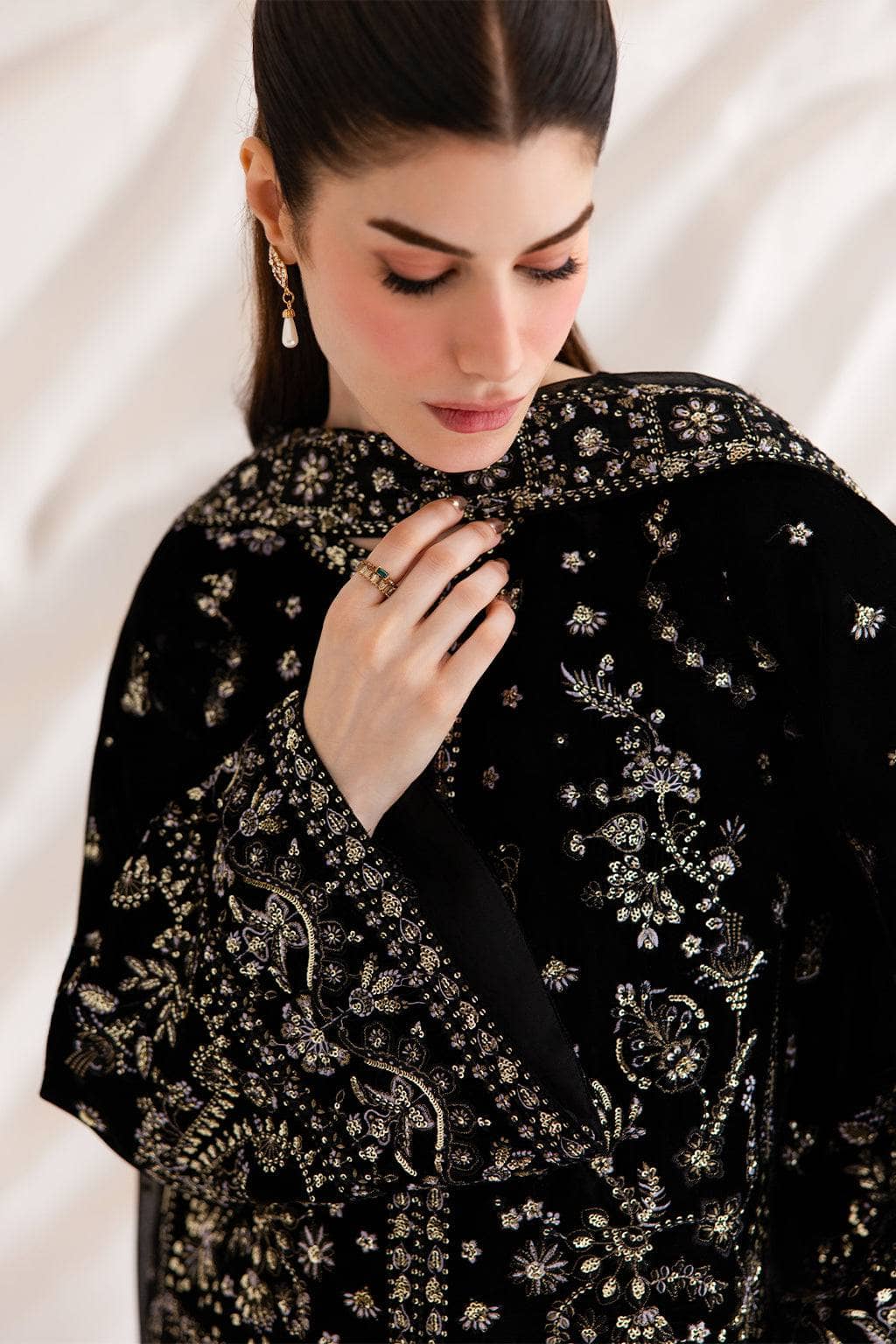 Emaan Adeel Velvet 26/Livia