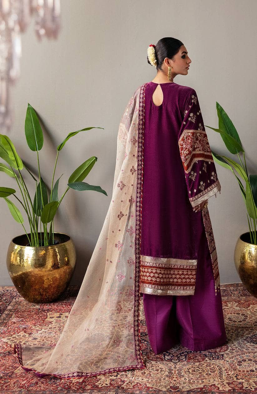 ing_emaan_adeel_velvet_awwal_boutique