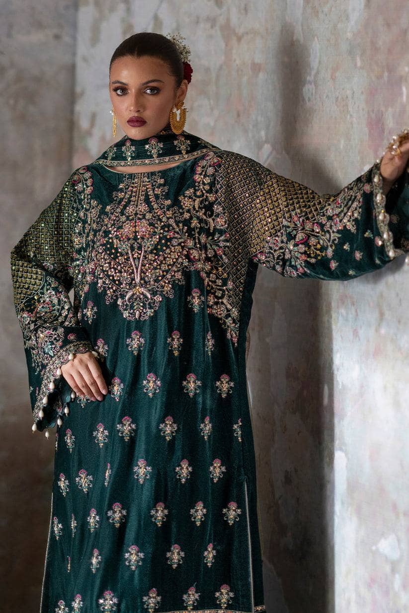 img_emaan_adeel_velvet_awwal_boutique