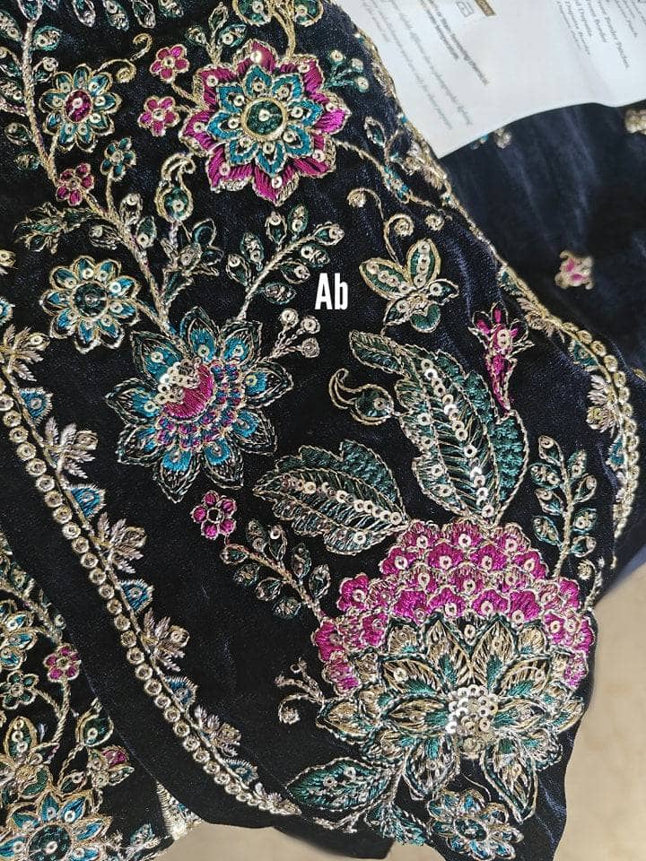 img_emaan_adeel_velvet_awwal_boutique