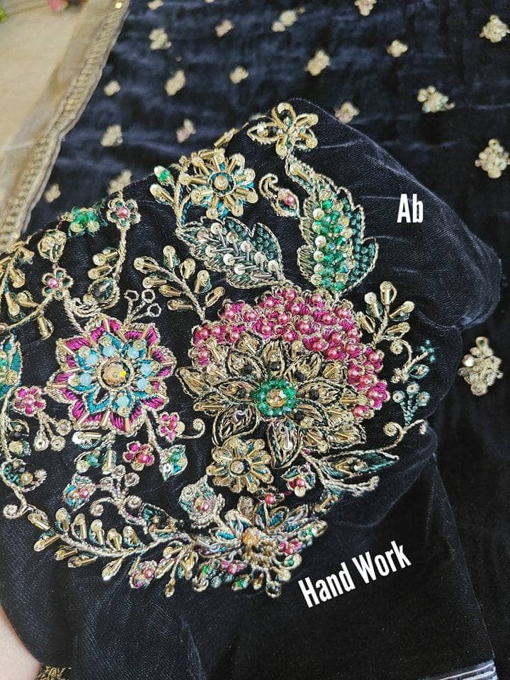 img_emaan_adeel_velvet_awwal_boutique