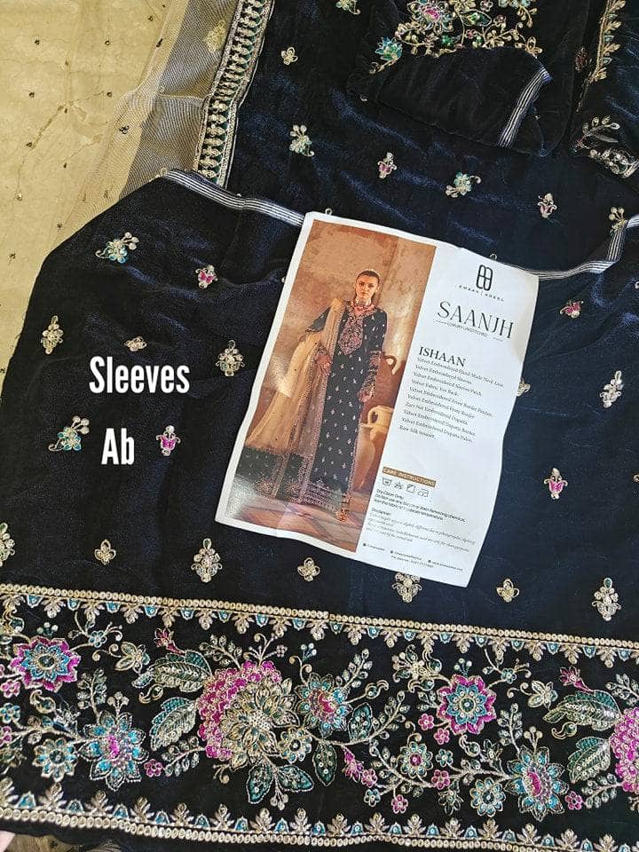 img_emaan_adeel_velvet_awwal_boutique