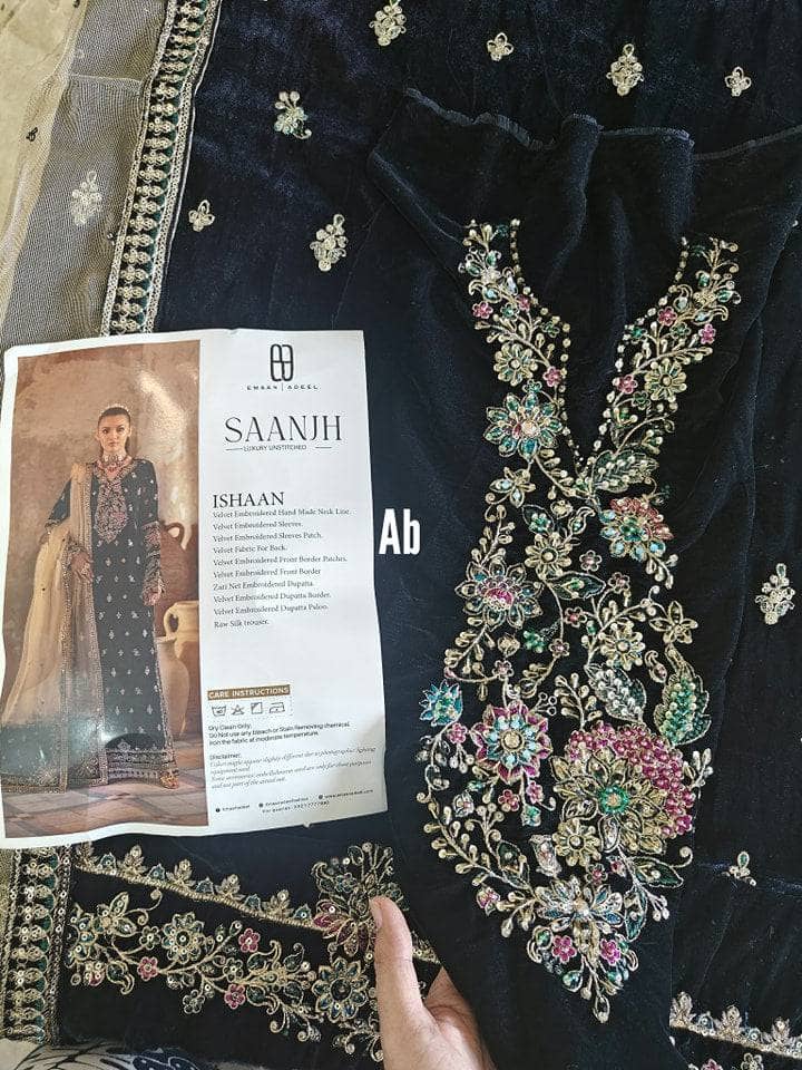 img_emaan_adeel_velvet_awwal_boutique