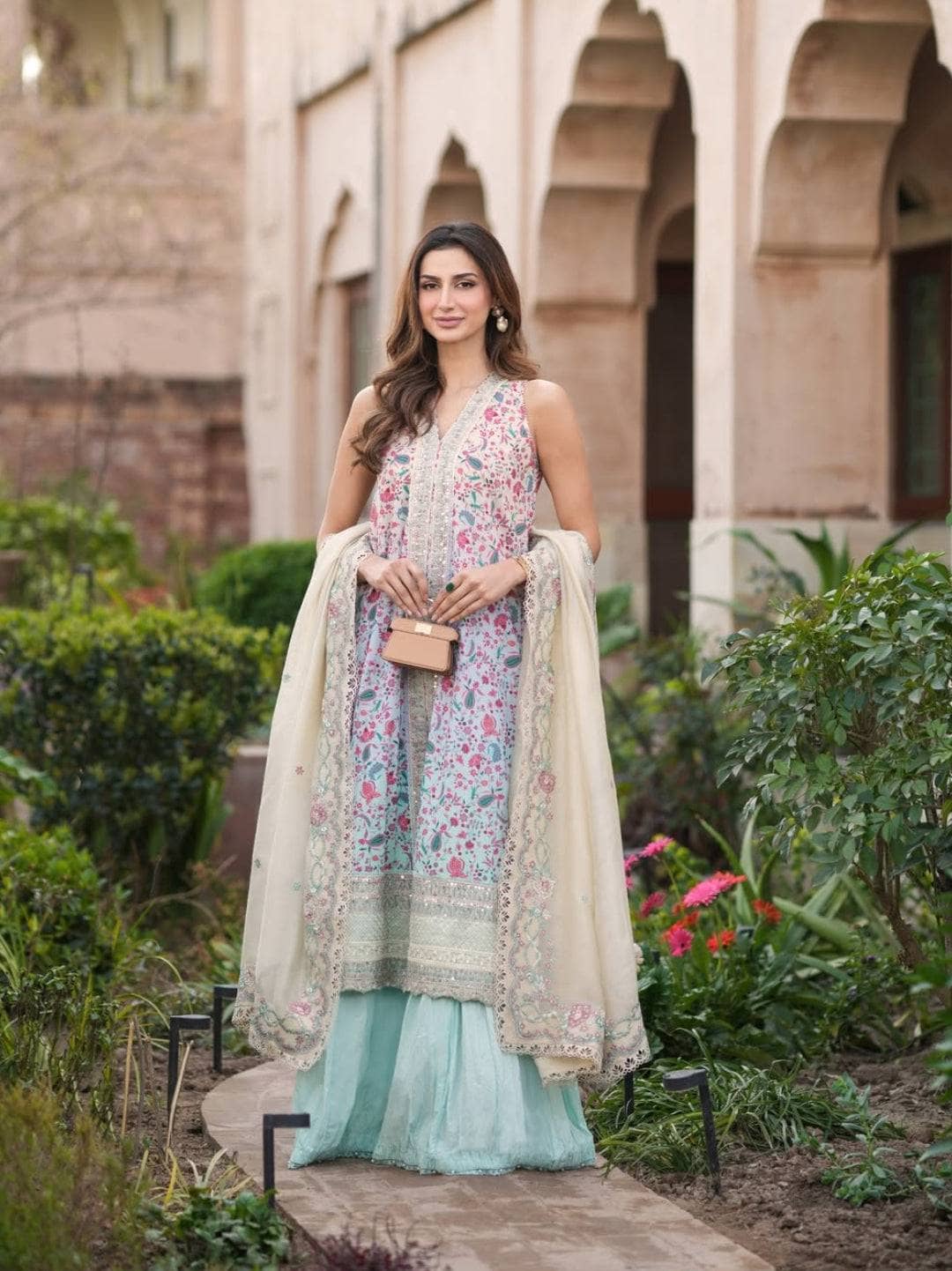 img_spotted_in_faiza_saqlain_awwal_boutique