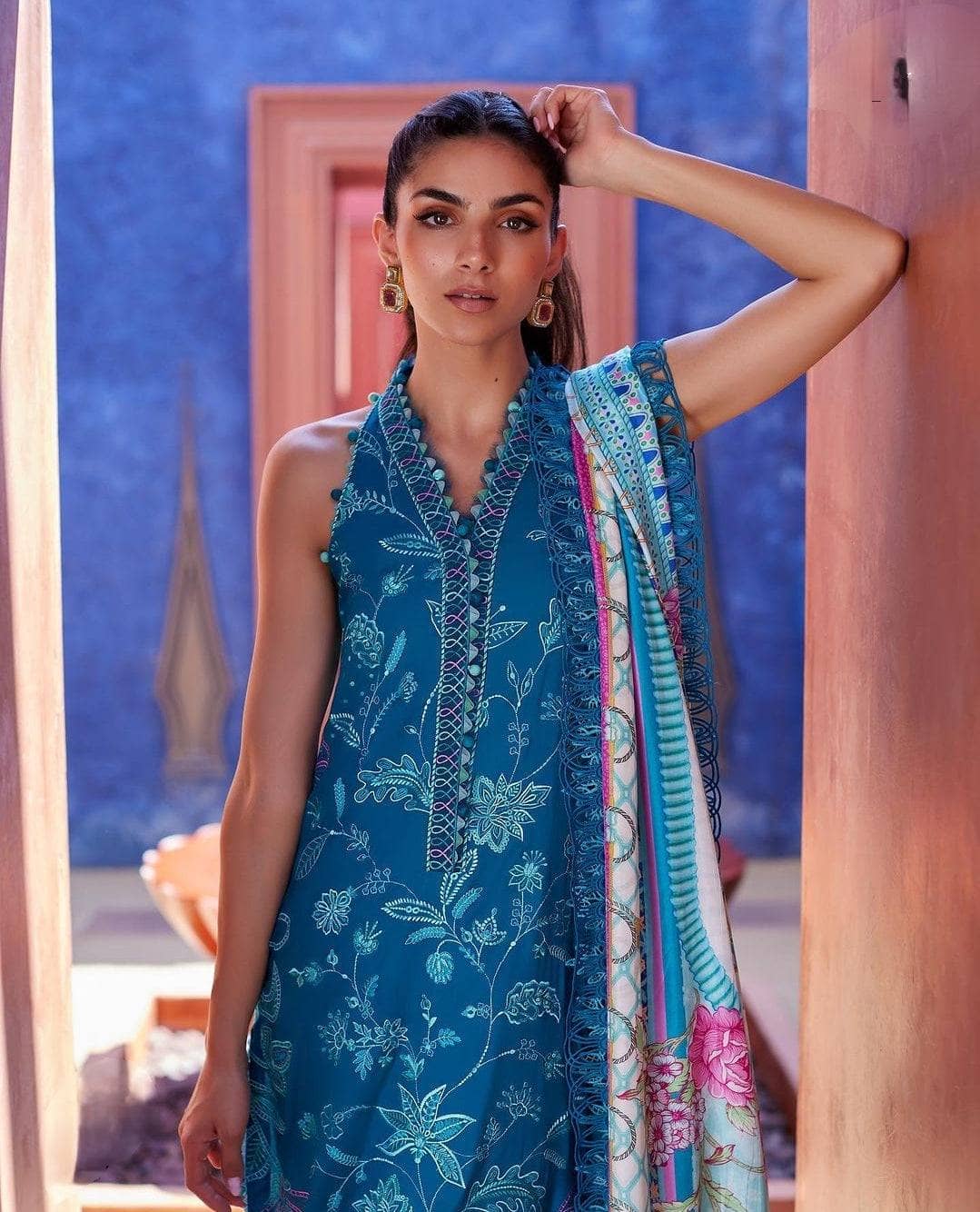 img_farah_talib_aziz_lawn_24_awwal_boutique