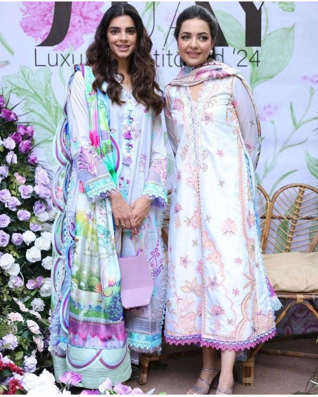 img_farah_talib_aziz_lawn_24_awwal_boutique