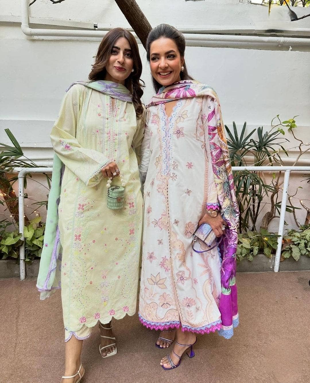 img_spotted_in_farah_talib_aziz_lawn_24_awwal_boutique