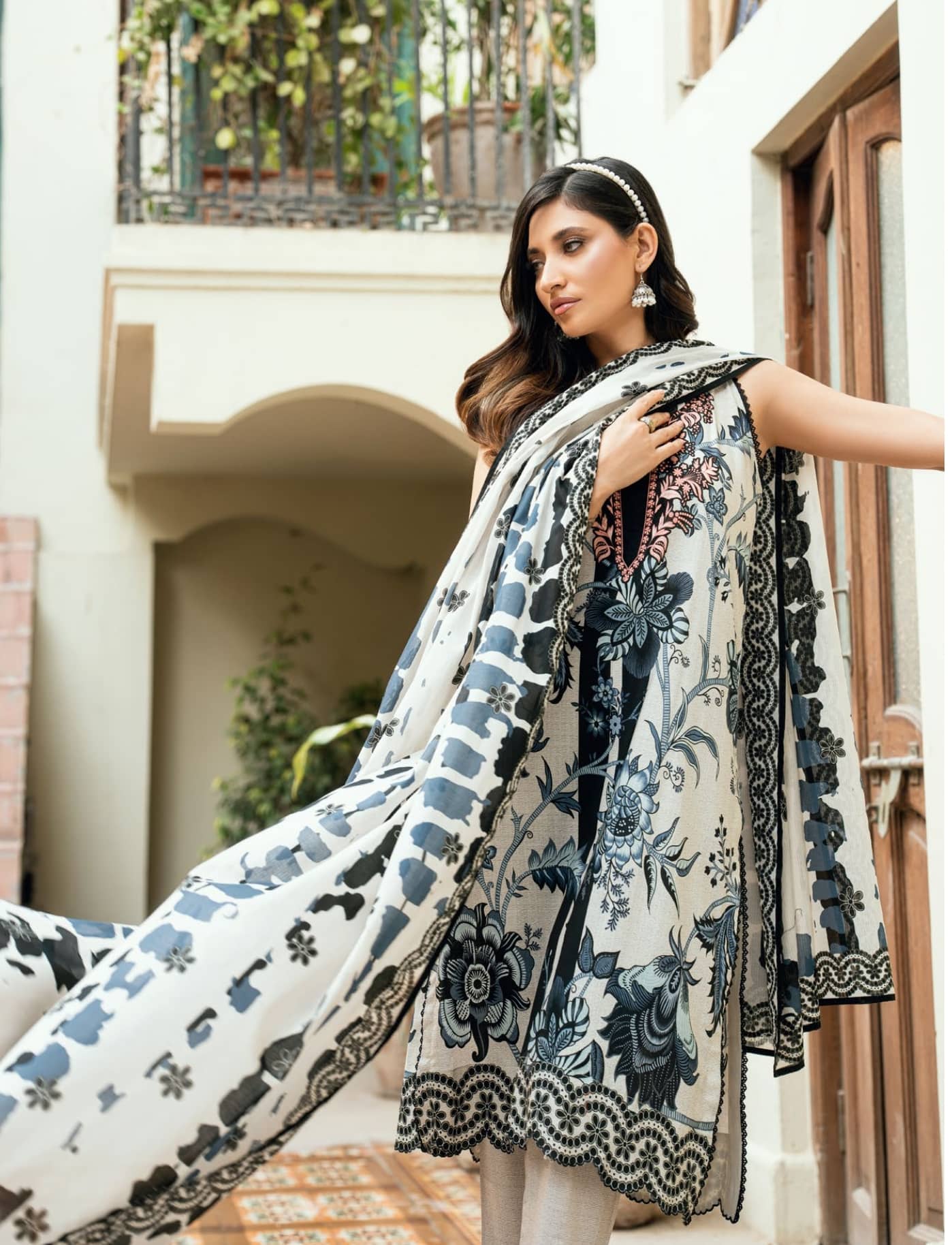 img_gul_ahmed_luxury_lawn_awwal_boutique