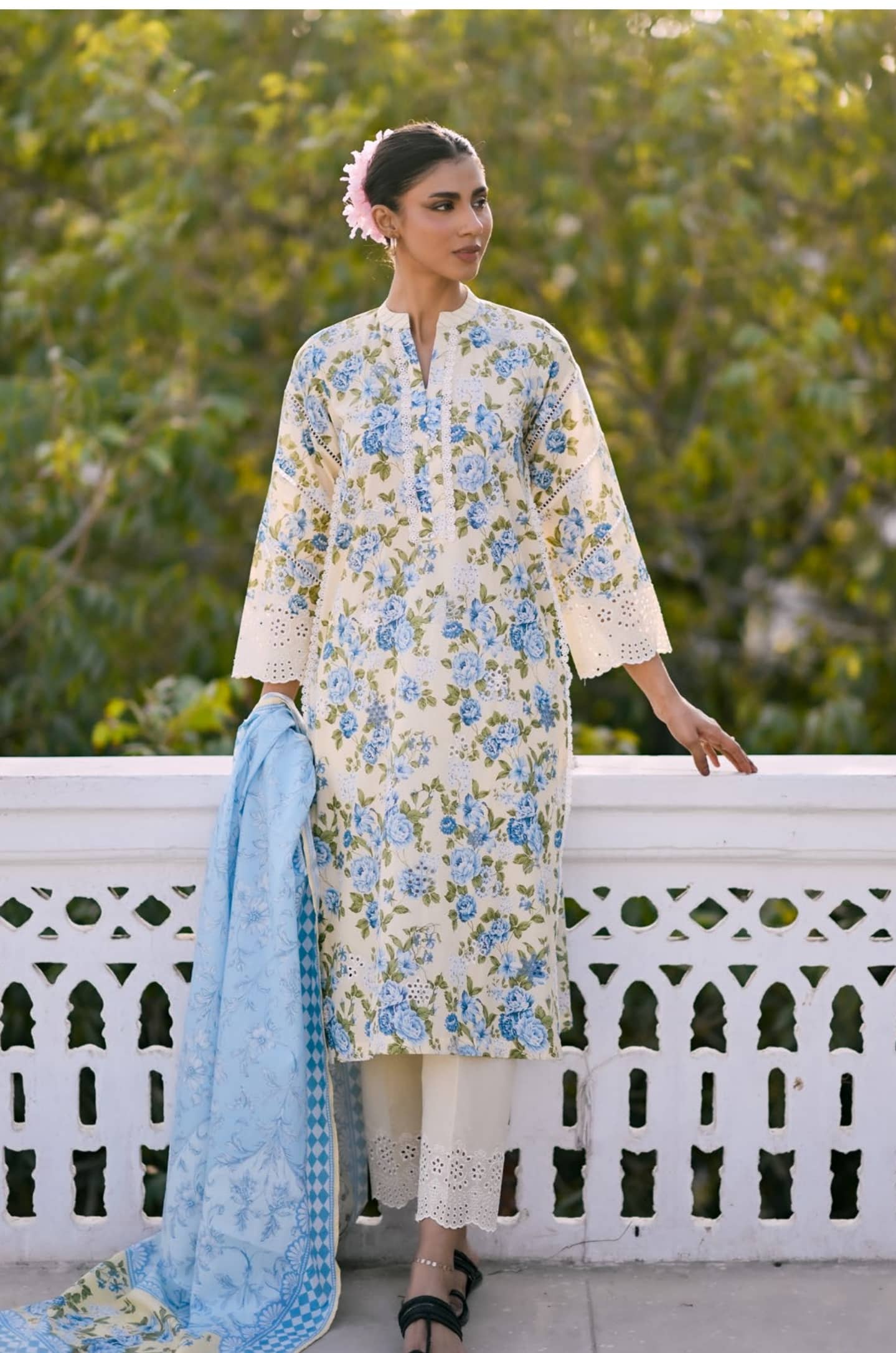 img_gul_ahmed_rangon_ka_angan_lawn_awwal_boutique