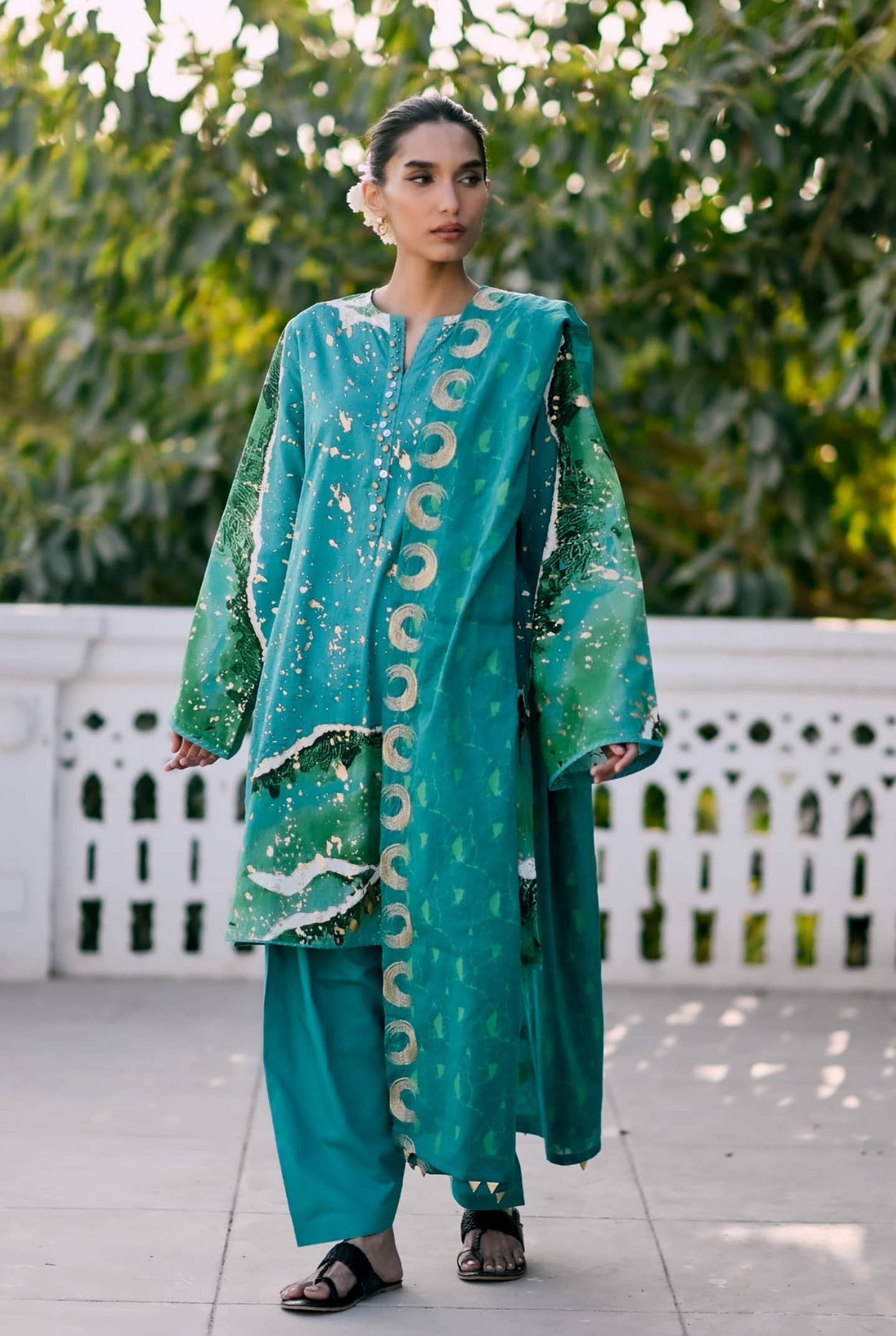 img_gul_ahmed_rangon_ka_angan_lawn_awwal_boutique