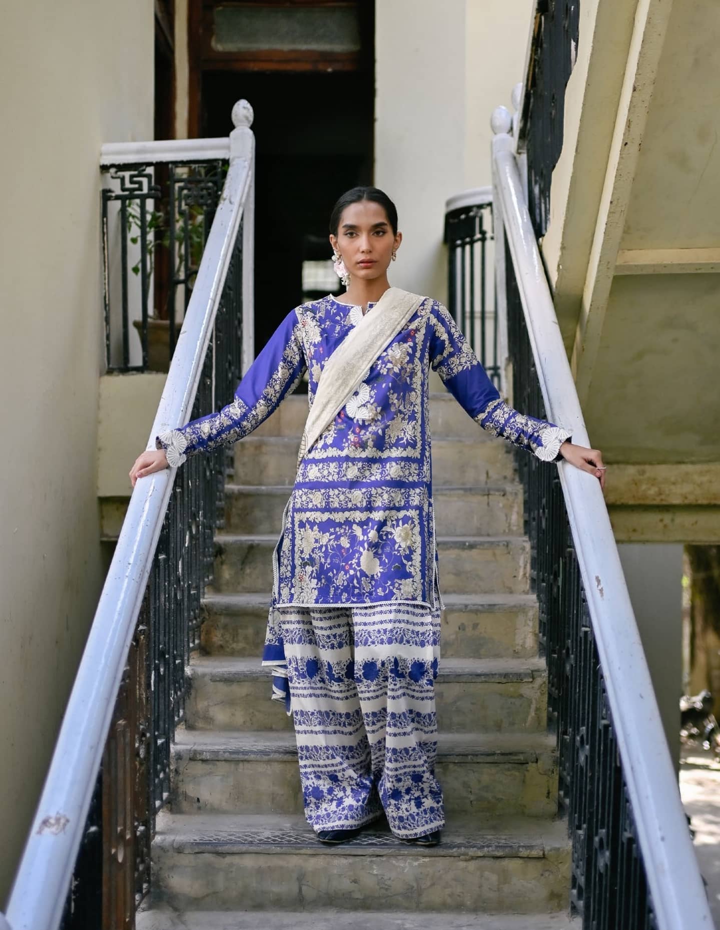 img_gul_ahmed_rangon_ka_angan_lawn_awwal_boutique