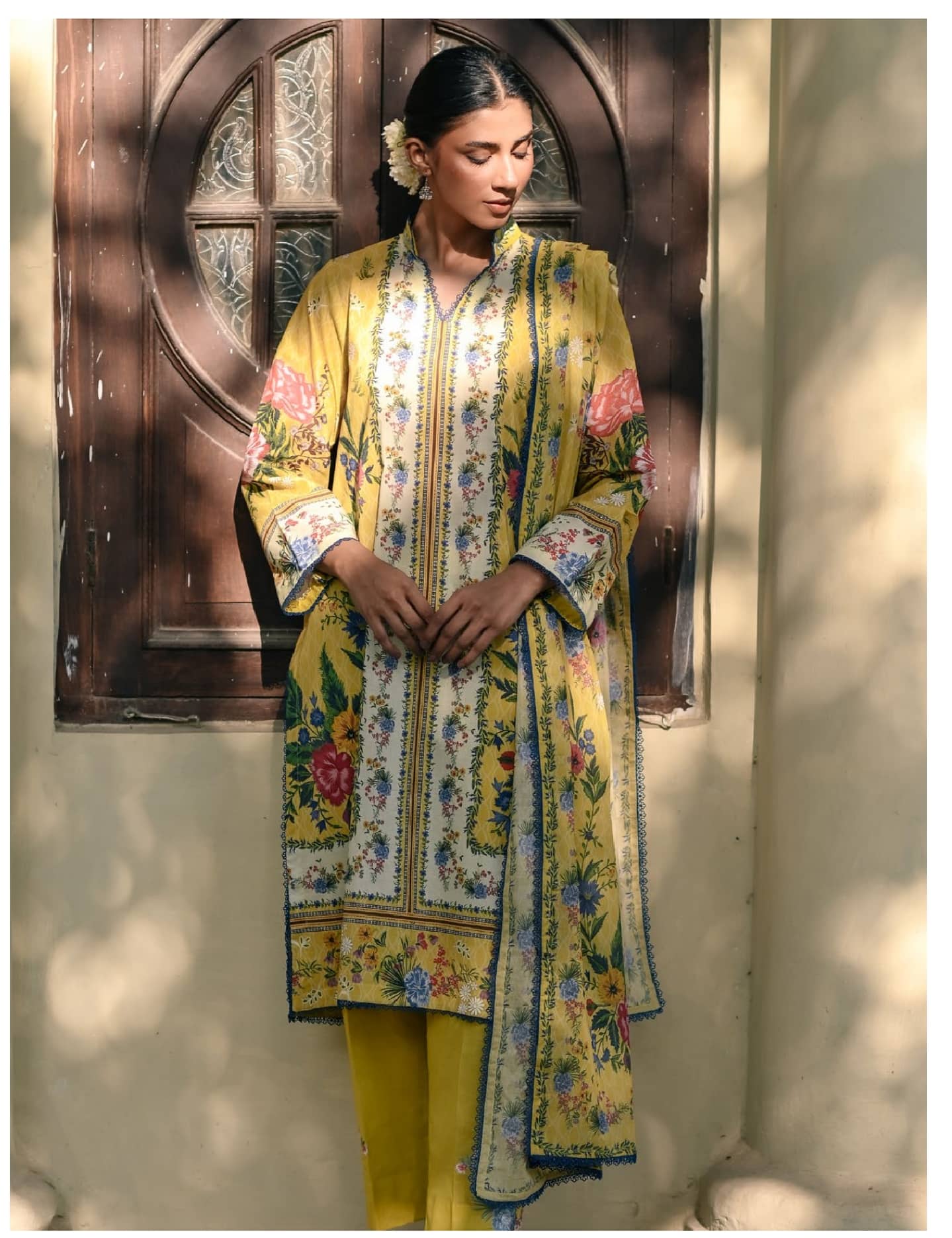 img_gul_ahmed_rangon_ka_angan_lawn_awwal_boutique