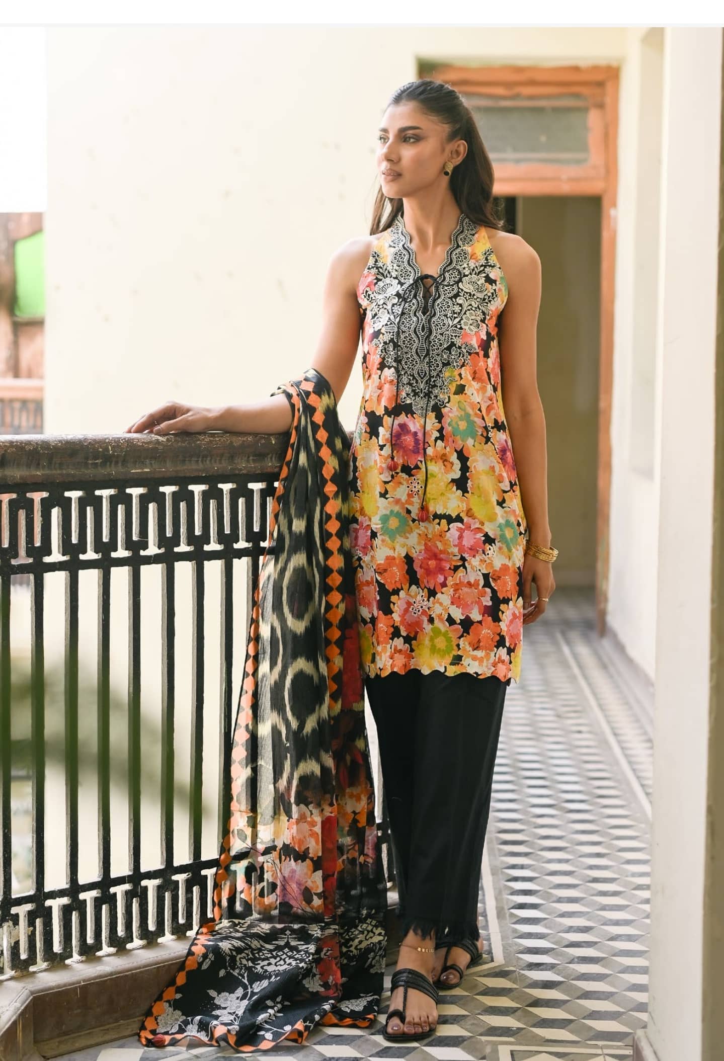 img_gul_ahmed_rangon_ka_angan_lawn_awwal_boutique