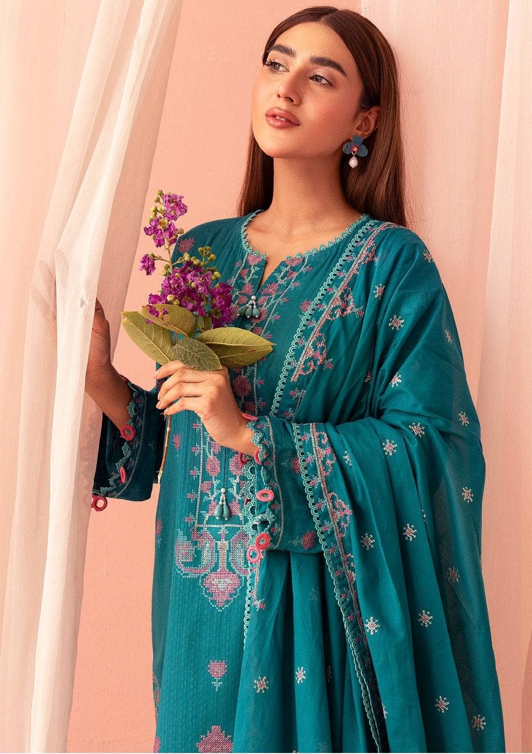 img_gul_ahmed_lawn_awwal_boutique