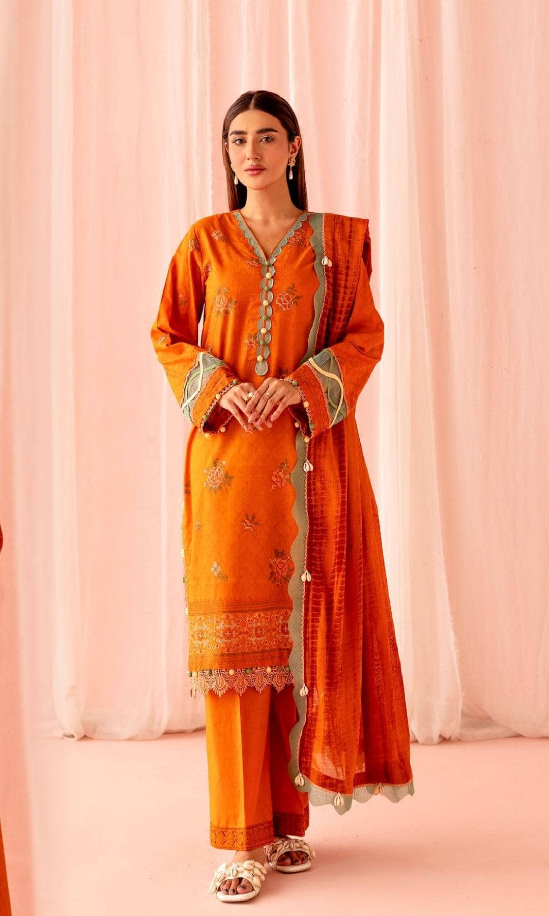 img_gul_ahmed_lawn_awwal_boutique