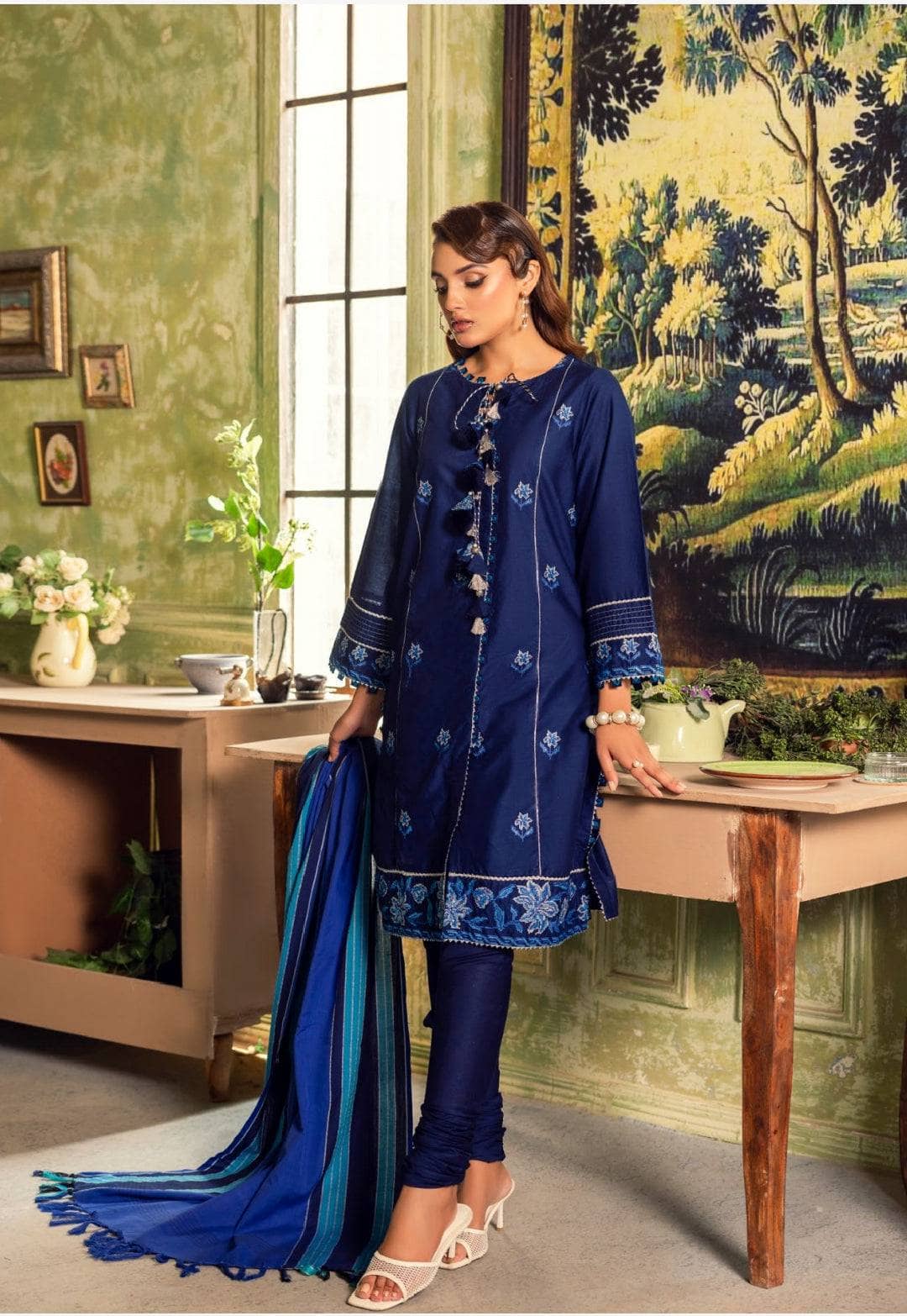 Img_gul_ahmed_24_awwal_boutique