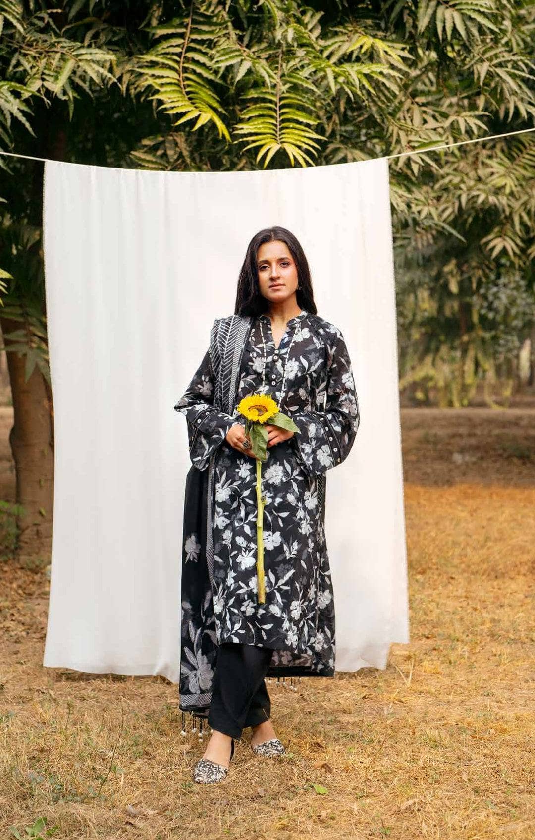 img_gul_ahmed_spring_summer_25_awwal_boutique