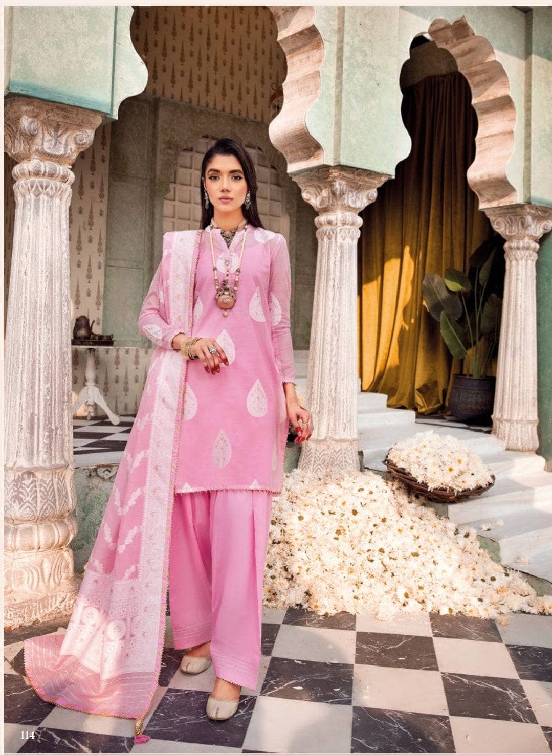 img_gul_ahmed_premium_lawn_24_awwal_boutique