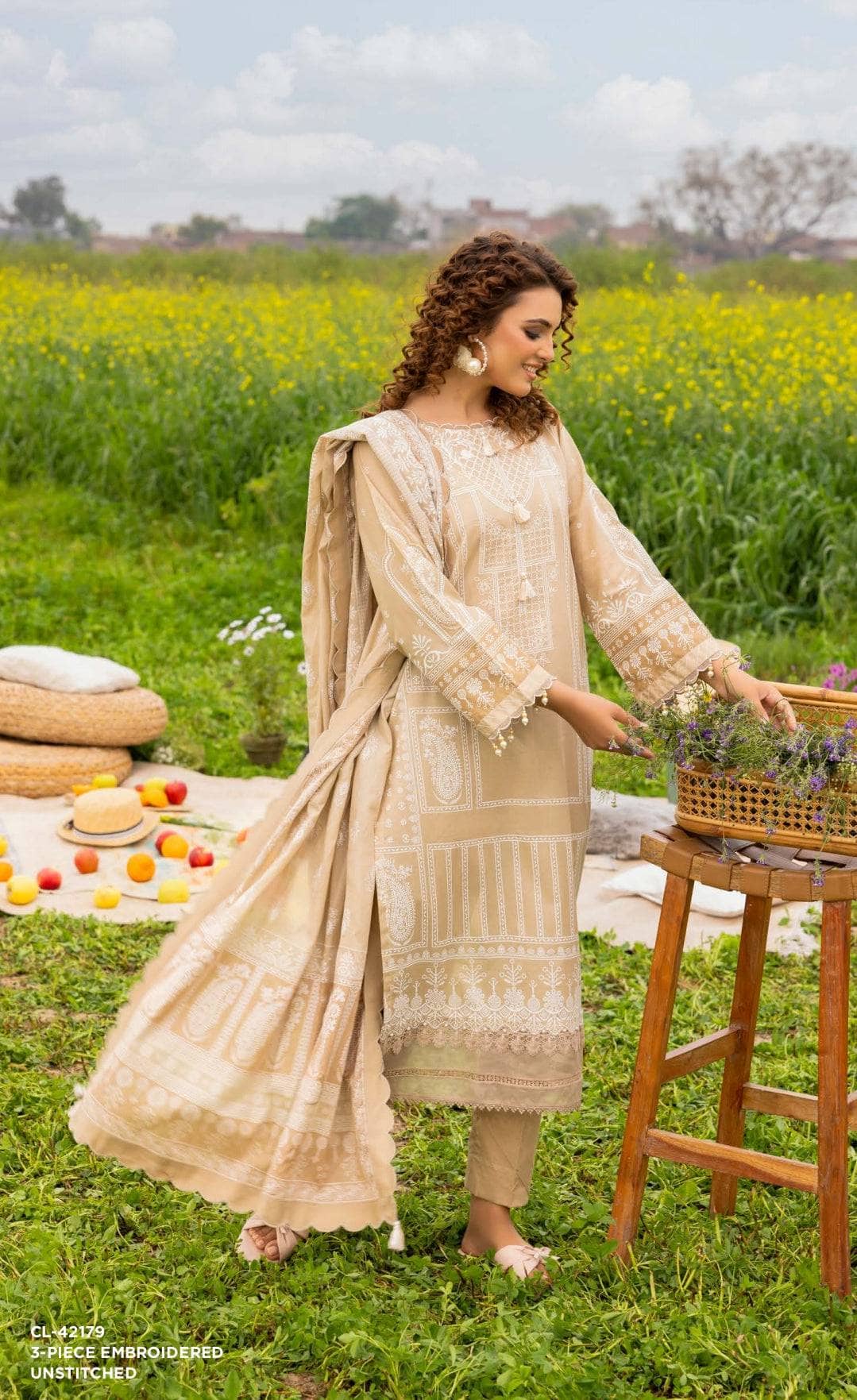 img_gul_ahmed_lawn_24_awwal_boutique