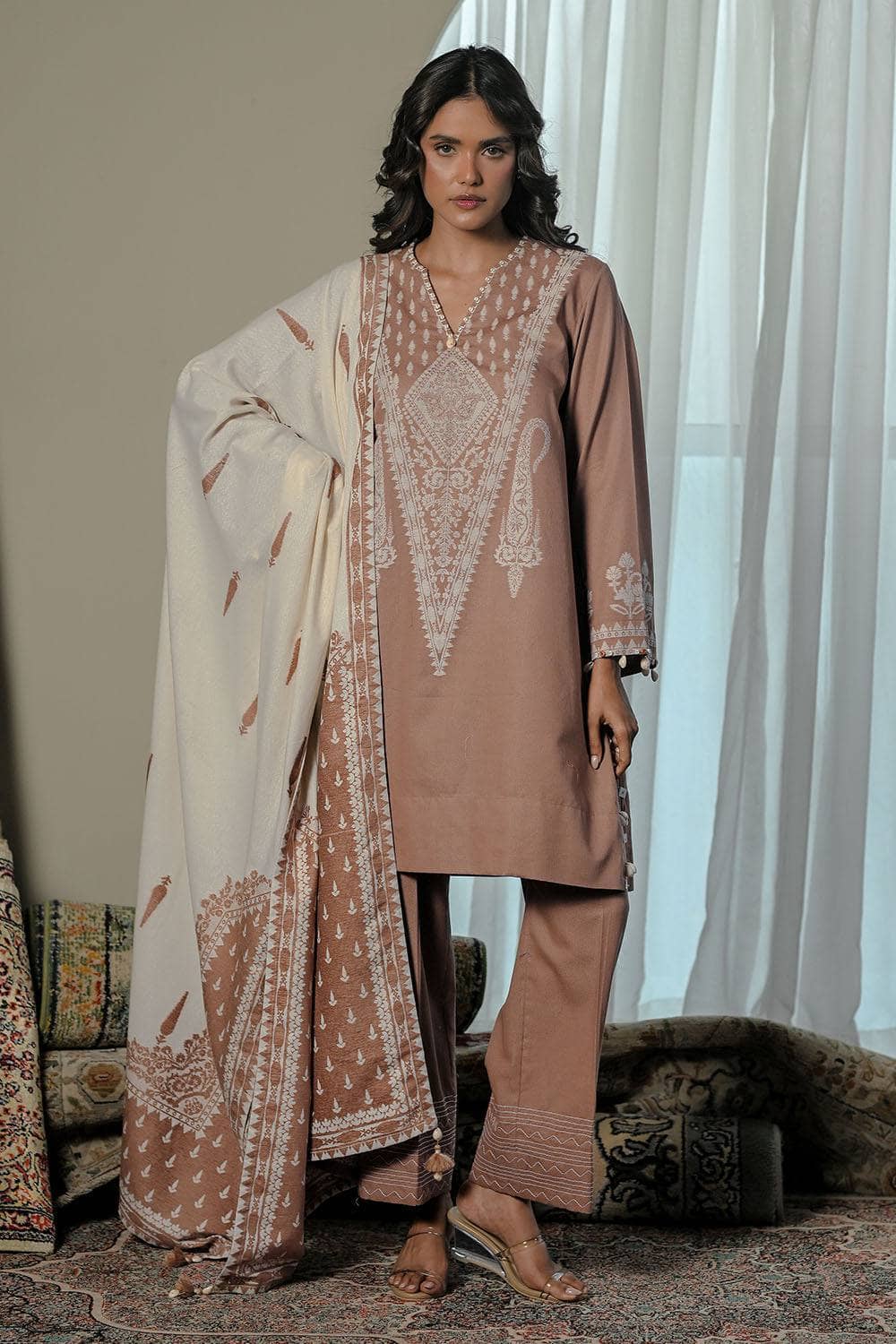 img_gul_ahmed_naqsh_winter_awwal_boutique