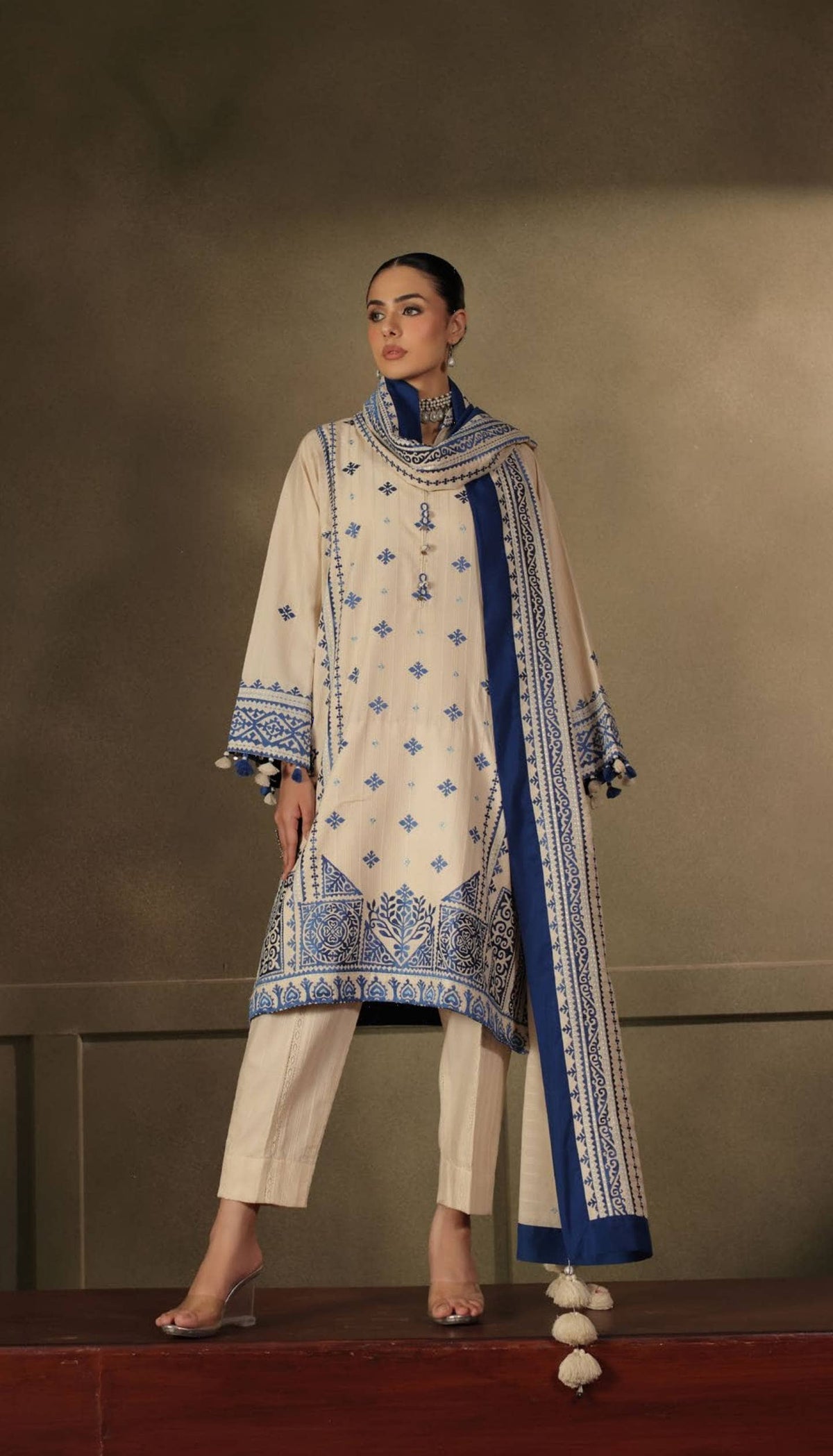 img_gul_ahmed_winter_awwal_boutique