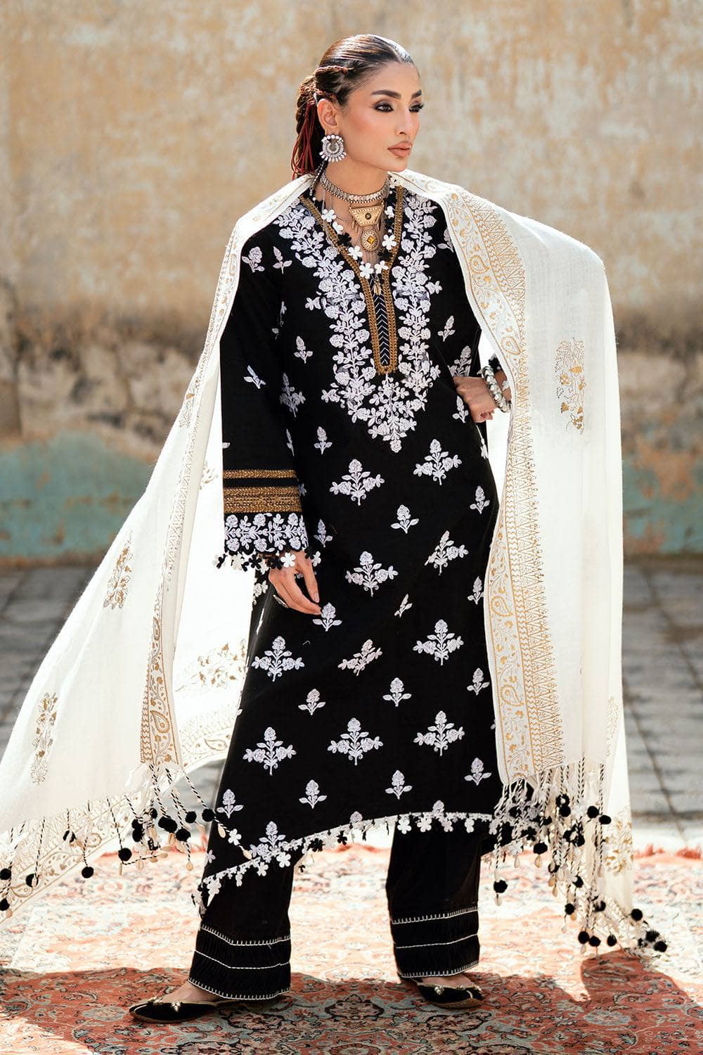 img_gul_ahmed_luxe_winter_awwal_boutique