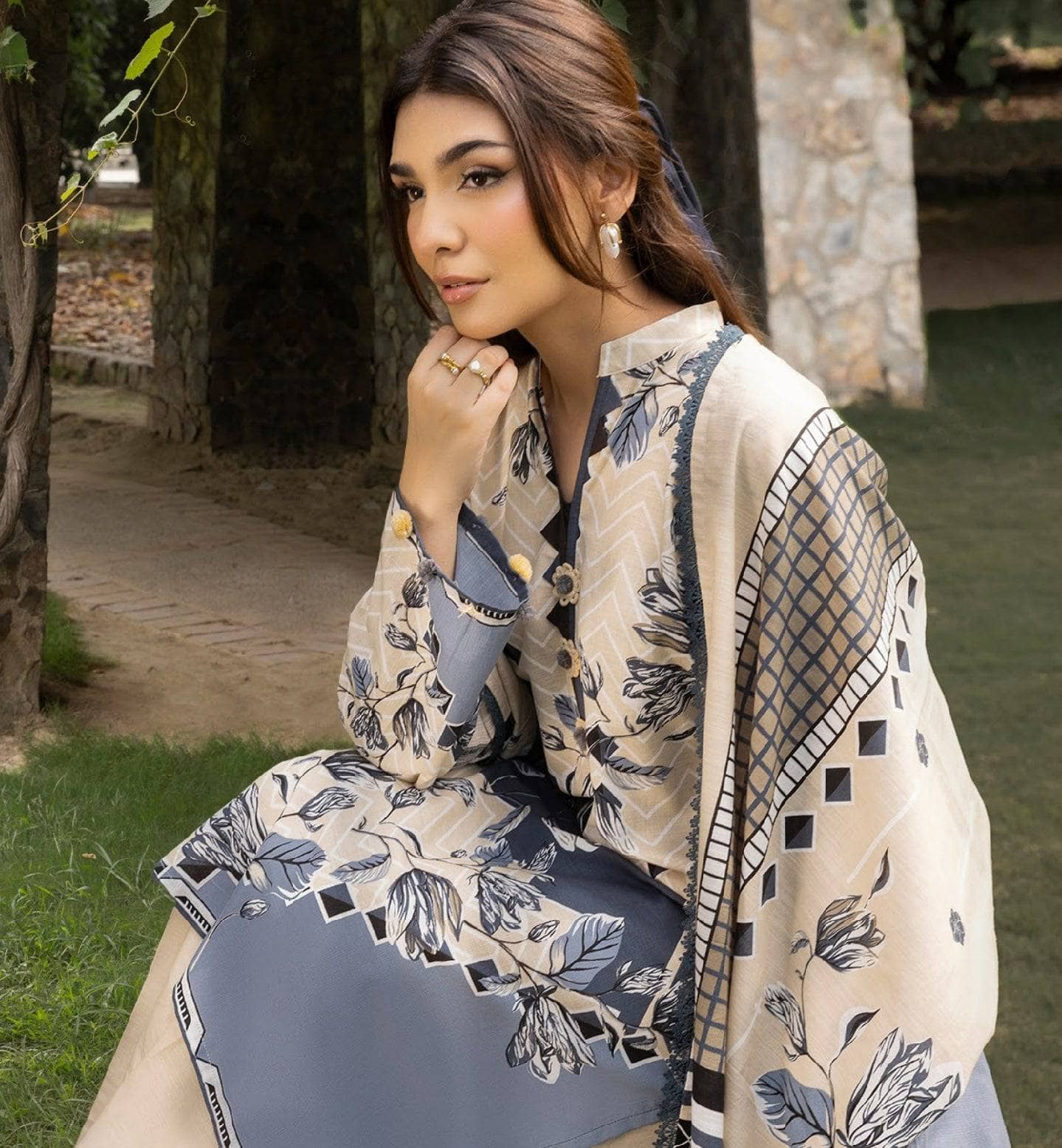 img_gul_ahmed_winter_essentials_awwal_boutique
