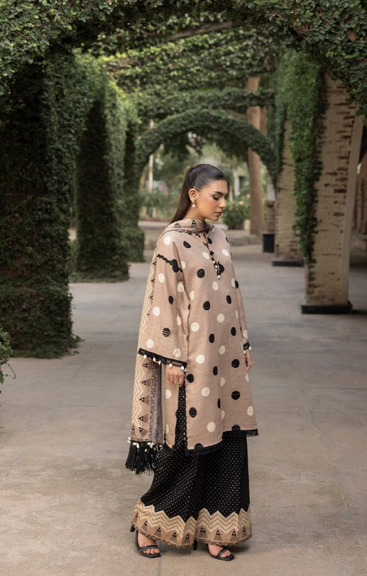 img_gul_ahmed_winter_essentials_awwal_boutique