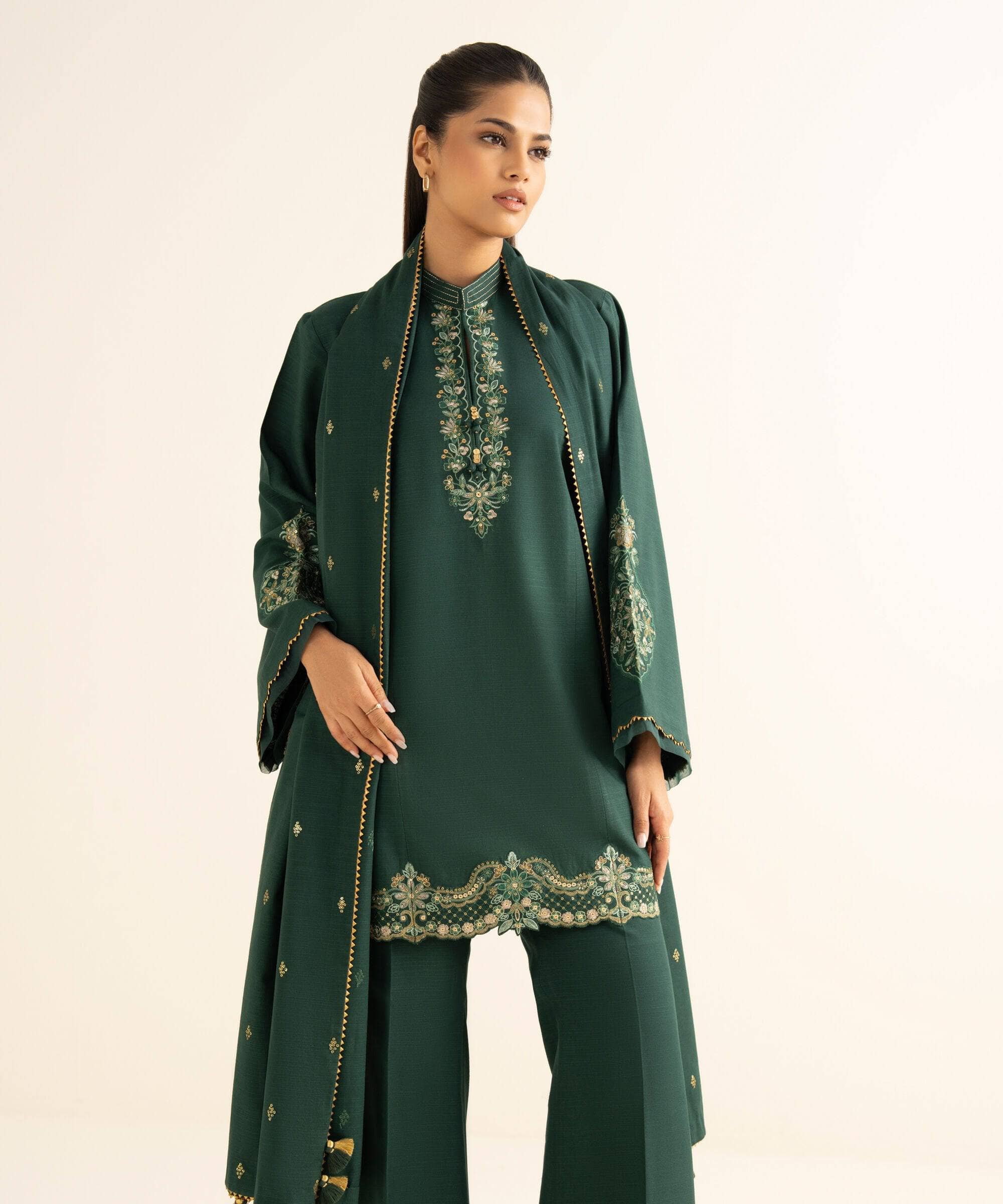 img_sapphire_winter_awwal_boutique