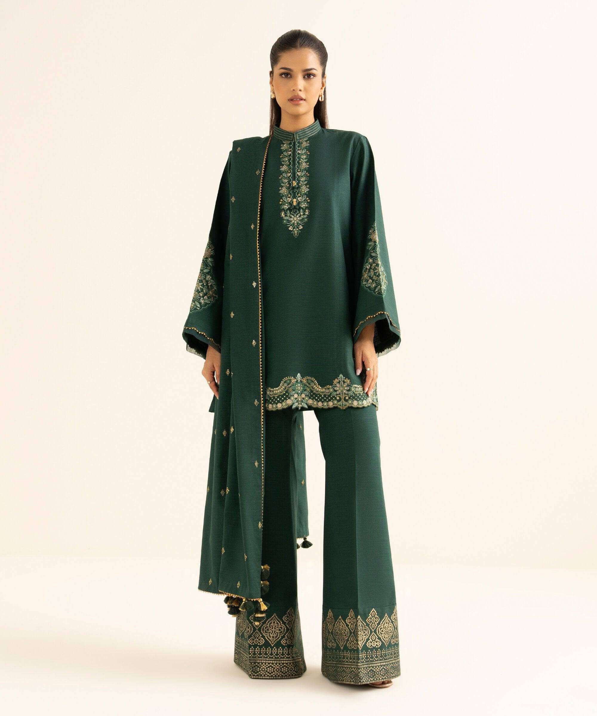 img_sapphire_winter_awwal_boutique