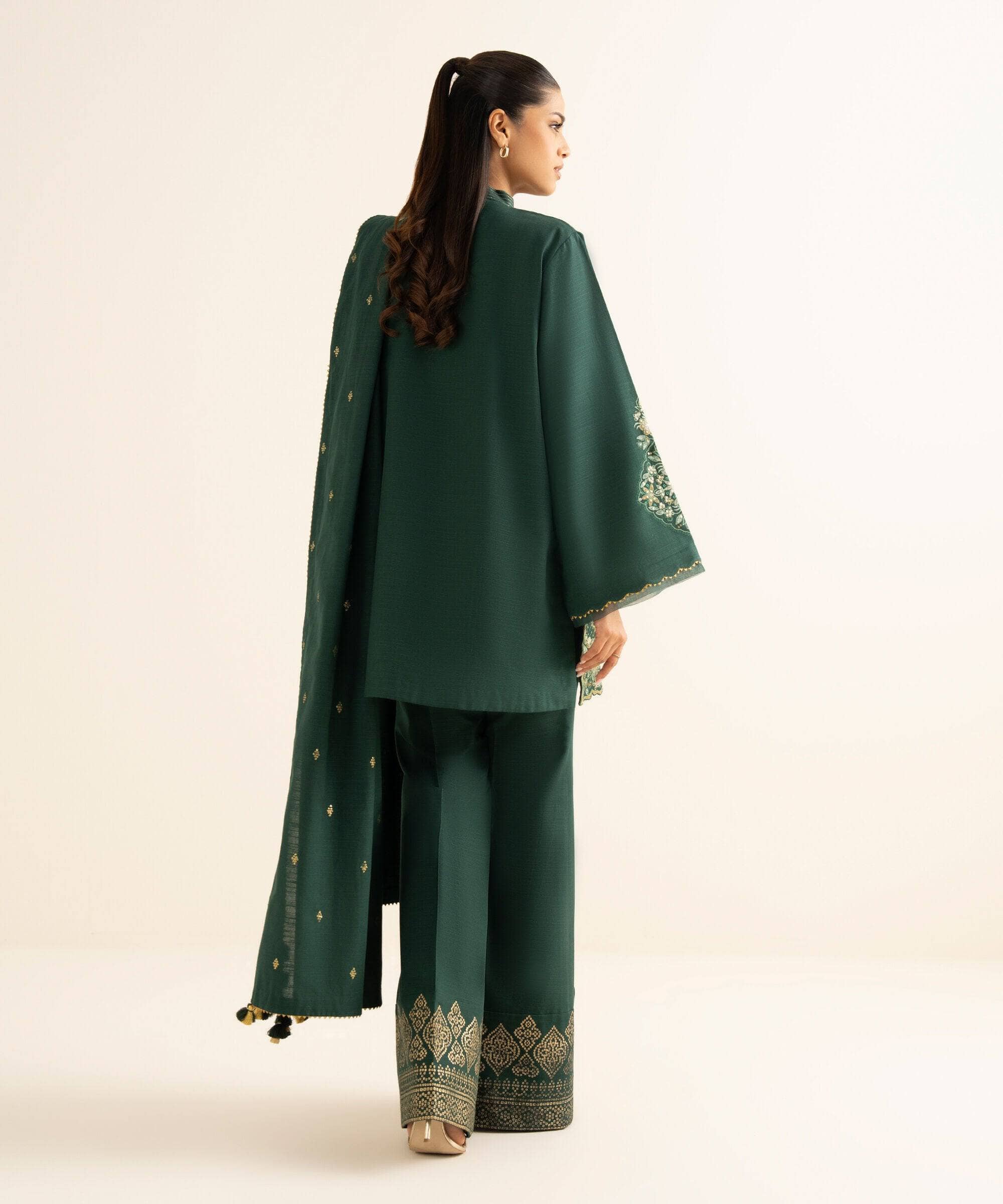 Sapphire Fall Winter 25/Embroidered Khaddar Suit/U3PESG25V832