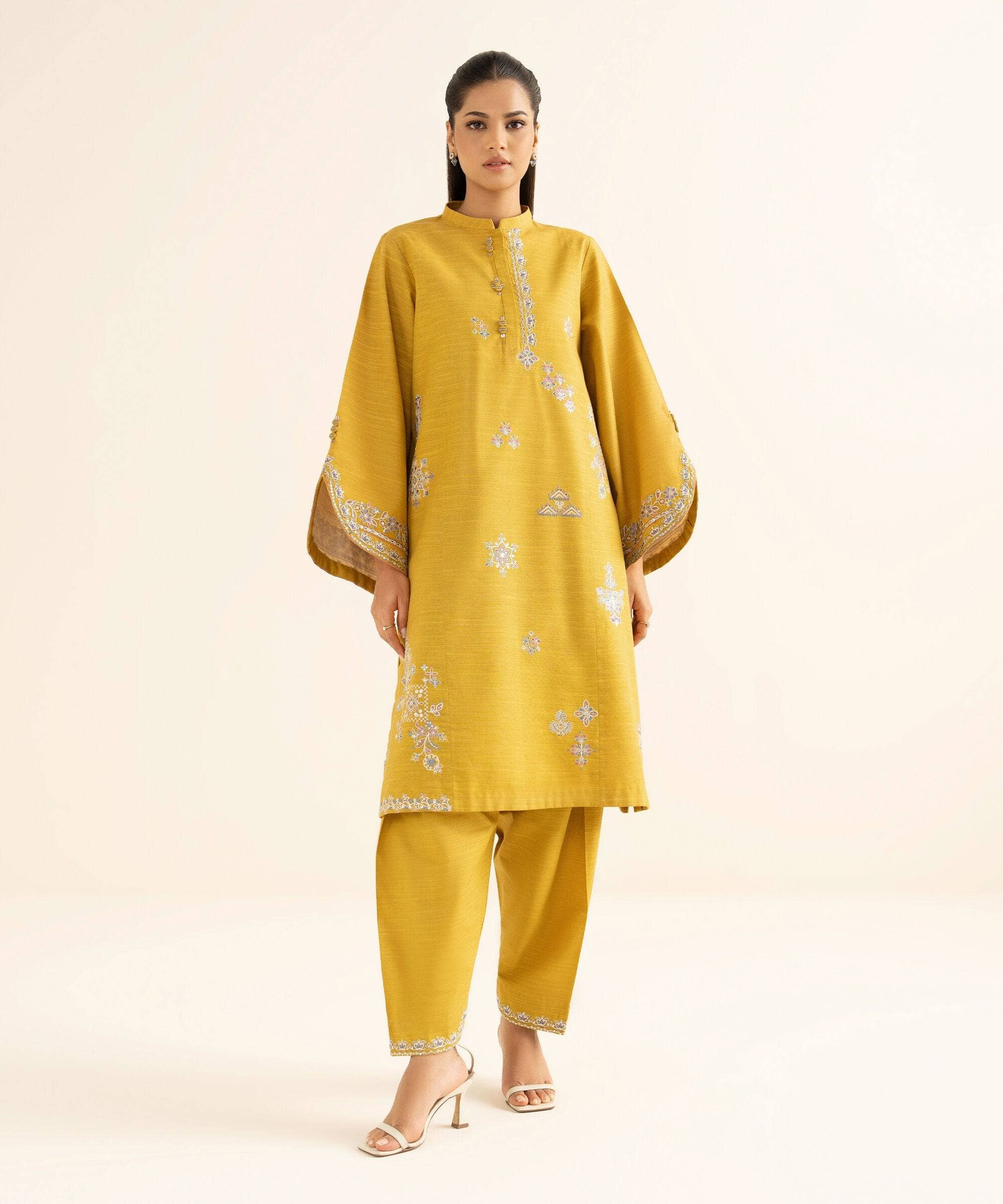img_sapphire_winter_awwal_boutique