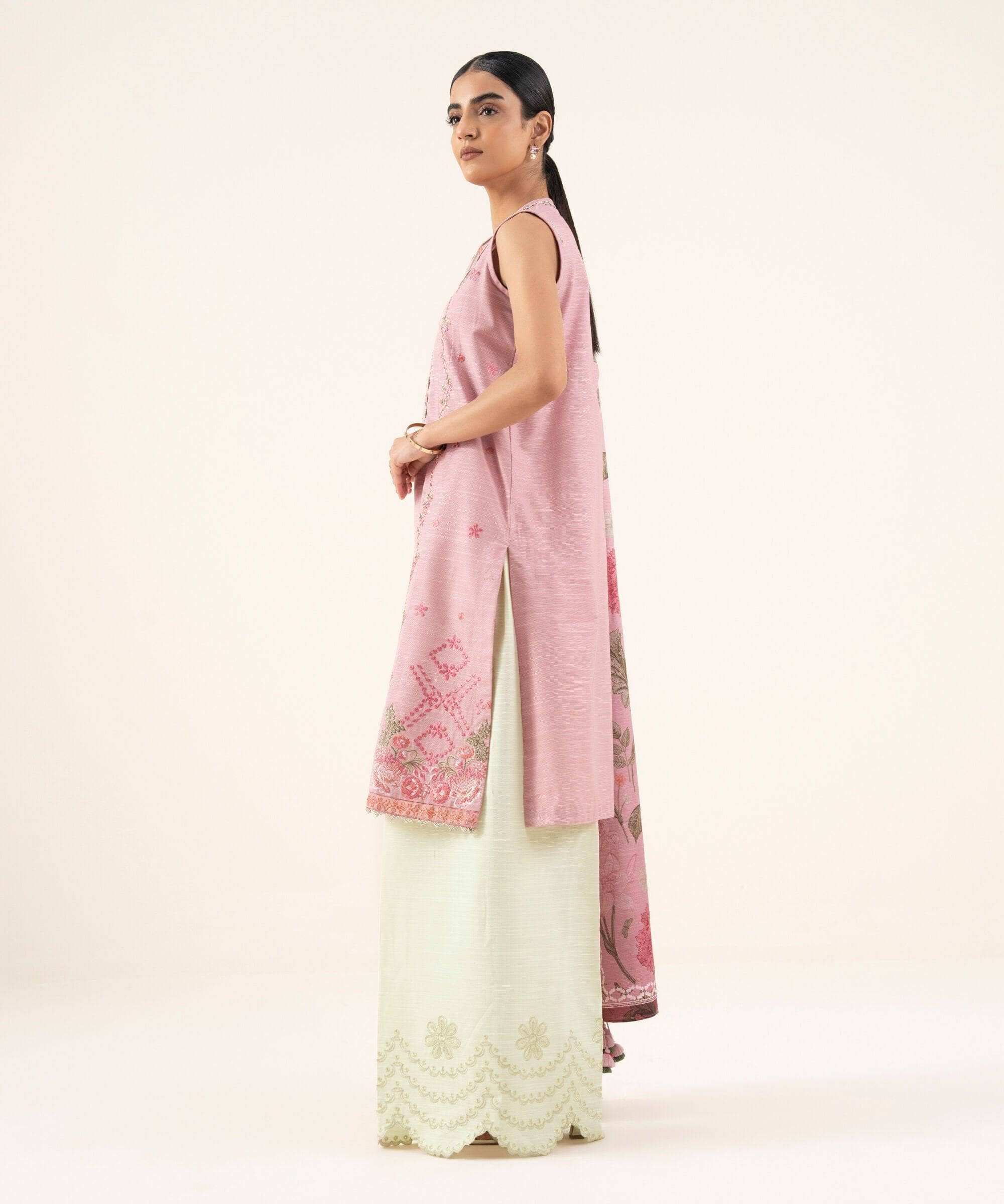Sapphire Fall Winter 25/Embroideried Khaddar Suit/0U2DEDY25V82/Shirt Dupatta Set