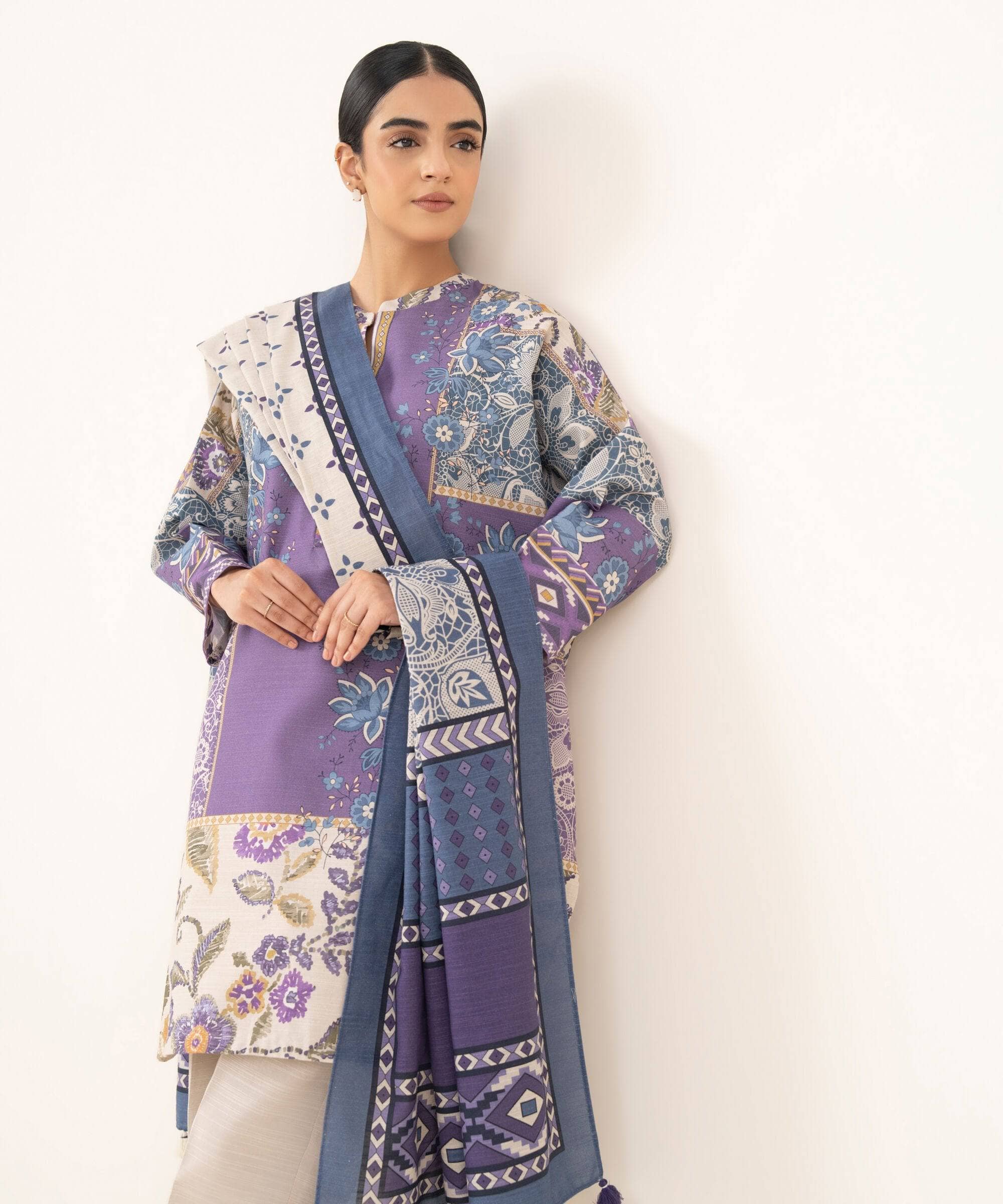 img_sapphire_winter_awwal_boutique