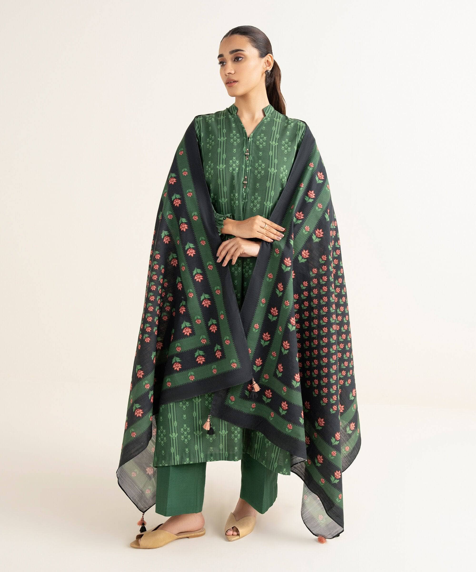 img_sapphire_winter_awwal_boutique