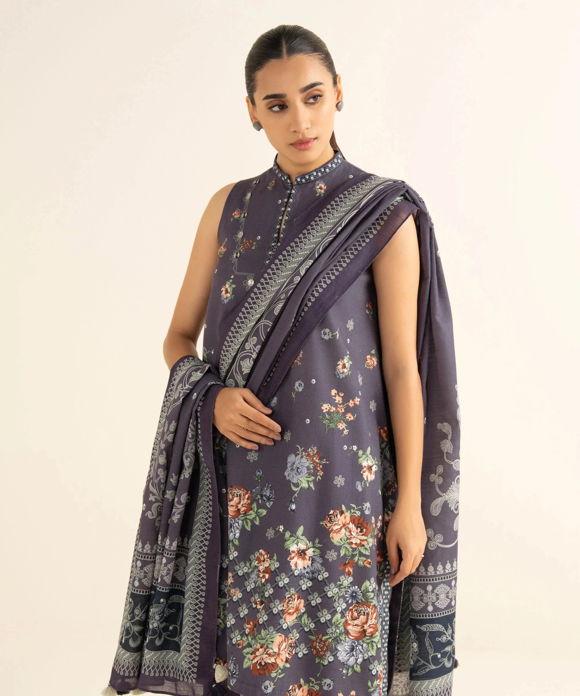 img_sapphire_winter_awwal_boutique