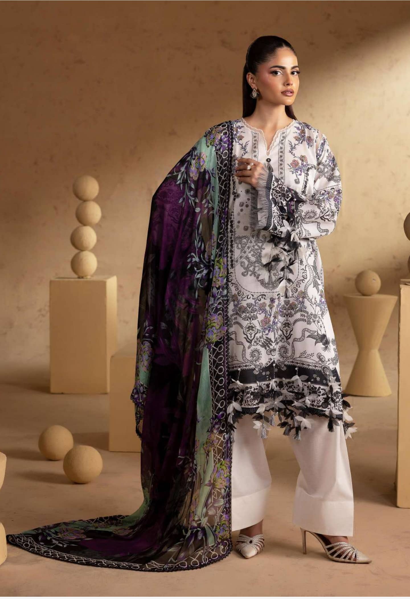 img_gul_jee_lawn_awwal_boutique