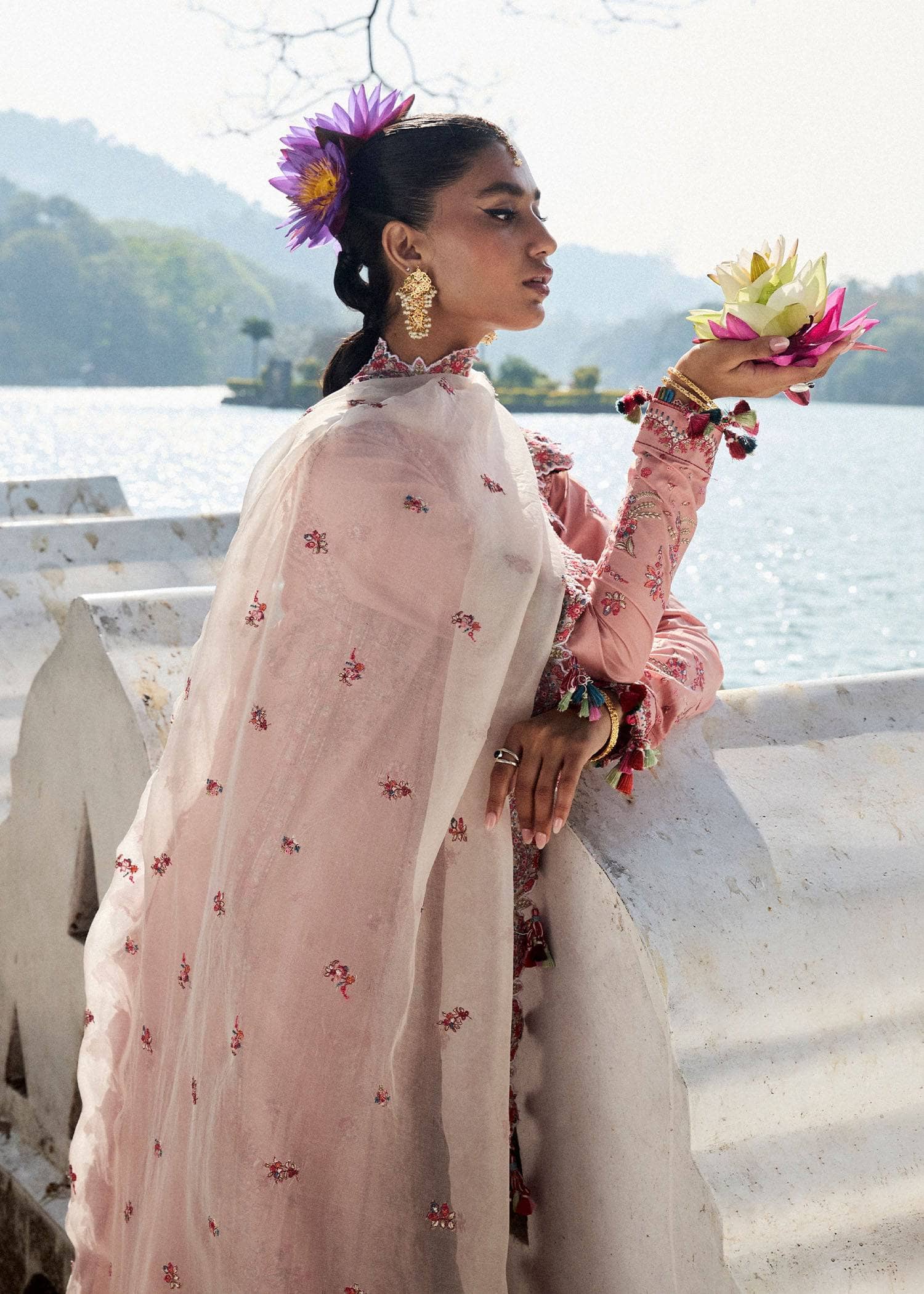 img_hussain_rehar_lawn_25_awwal_boutique