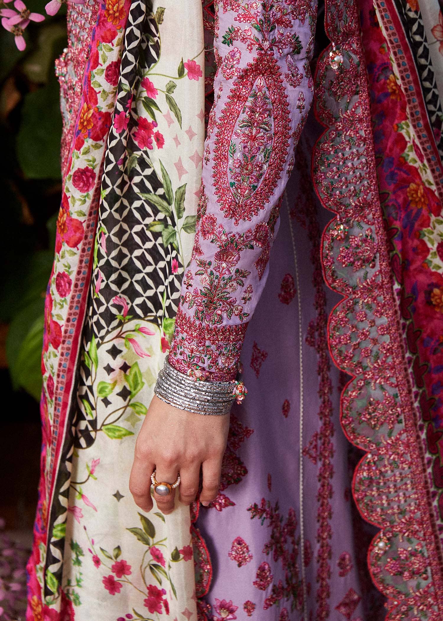 img_hussain_rehar_lawn_24_awwal_boutique