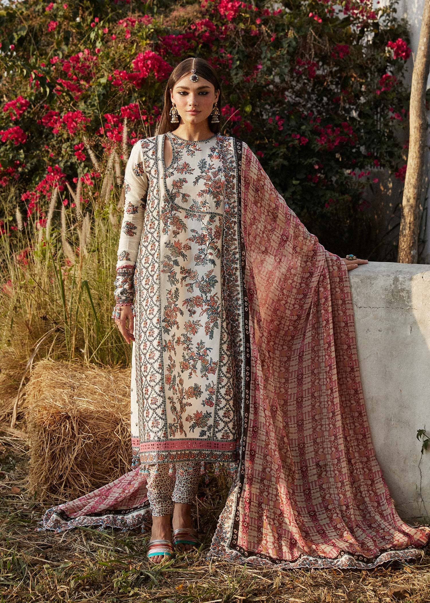 img_hussain_rehar_lawn_24_awwal_boutique