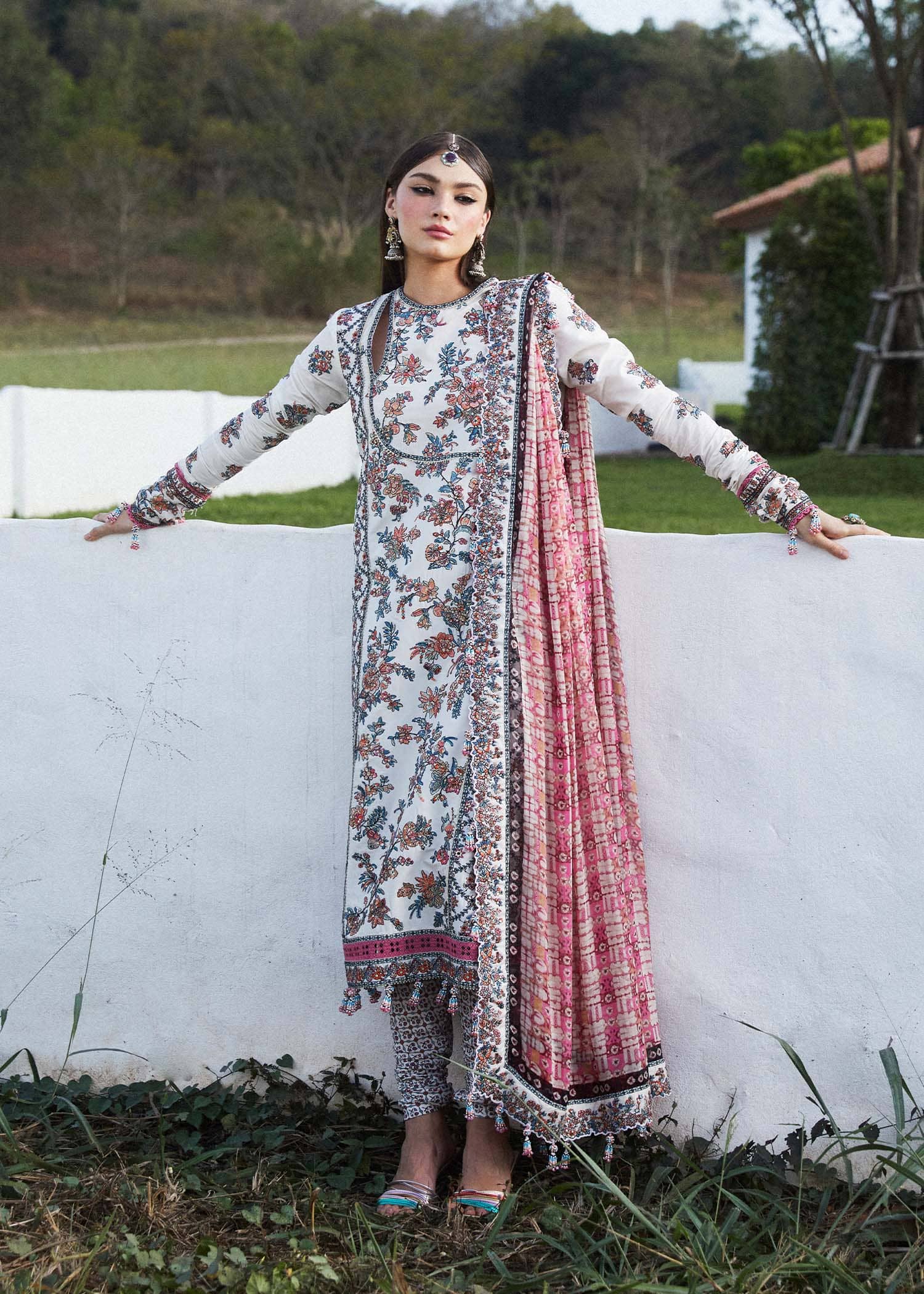 img_hussain_rehar_lawn_24_awwal_boutique
