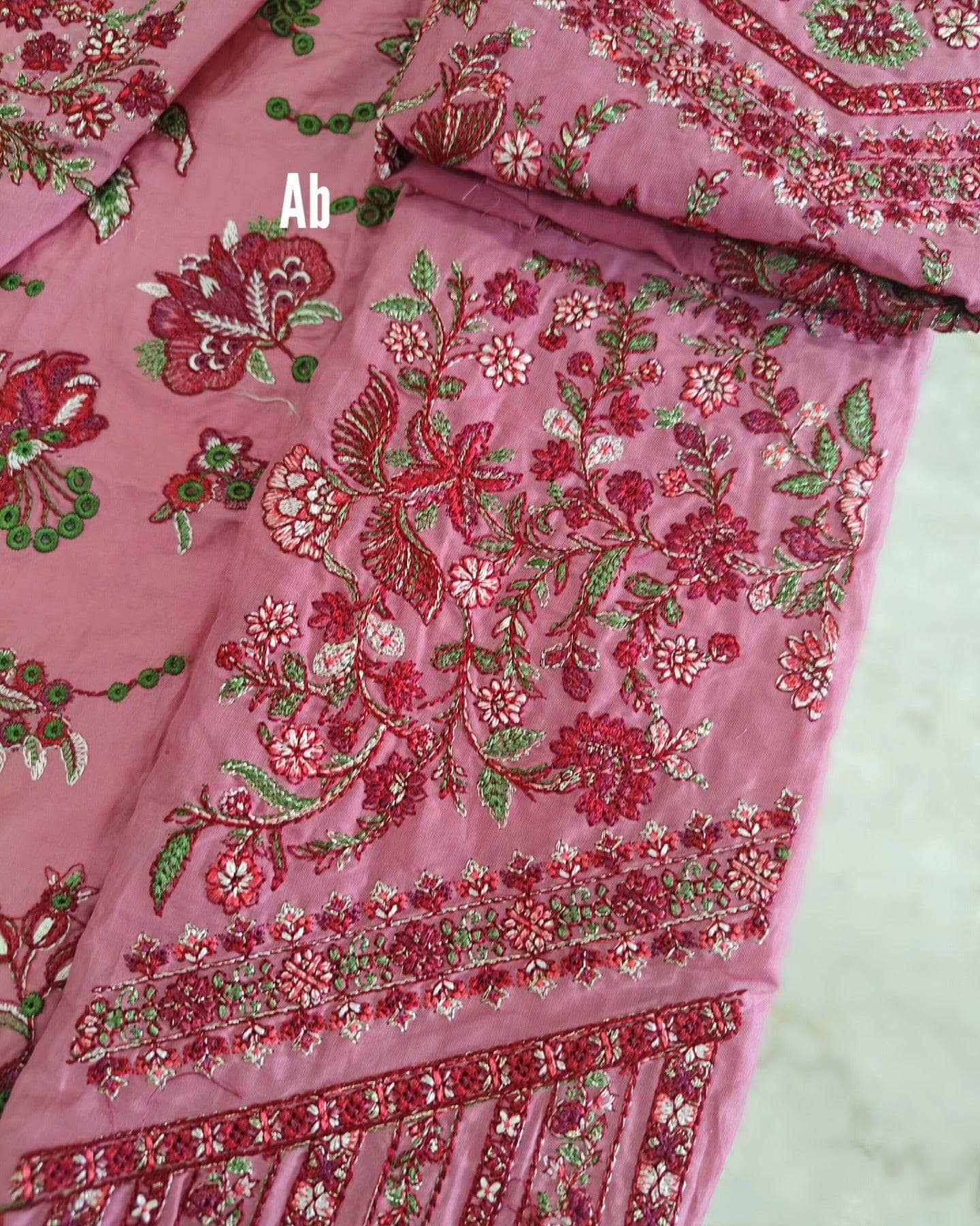img_hussain_rehar_lawn_24_awwal_boutique